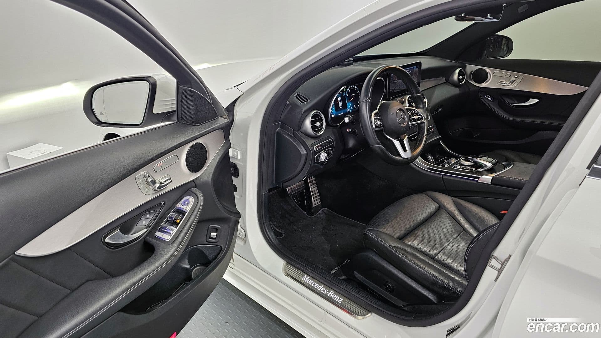 Main__Slider__Photo:C-Class Mercedes-Benz 2021.1-9