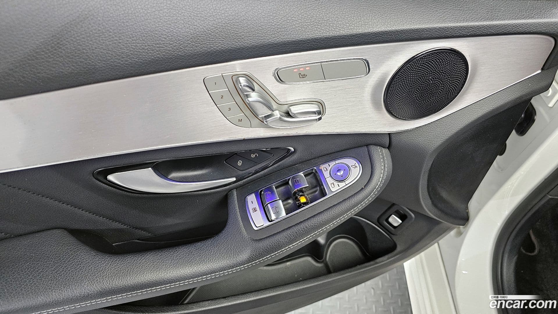 Main__Slider__Photo:C-Class Mercedes-Benz 2021.1-13