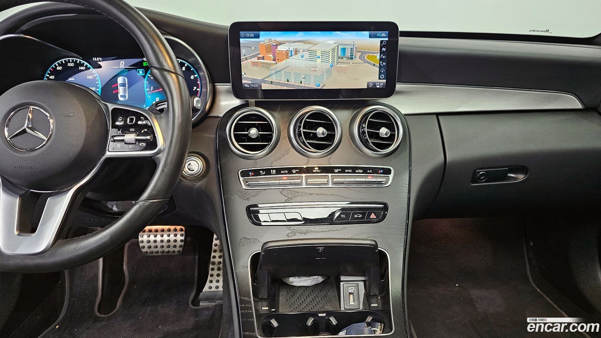 Main__Slider__Photo:C-Class Mercedes-Benz 2021.1-18