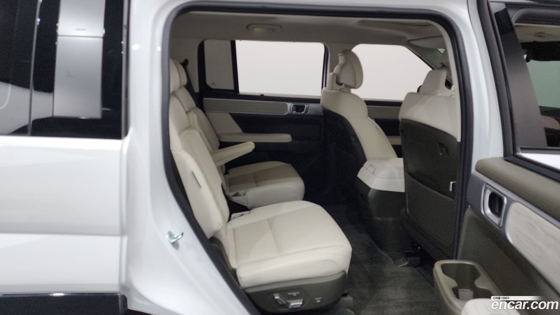 Main__Slider__Photo:Santafe Hyundai 2023.10-11