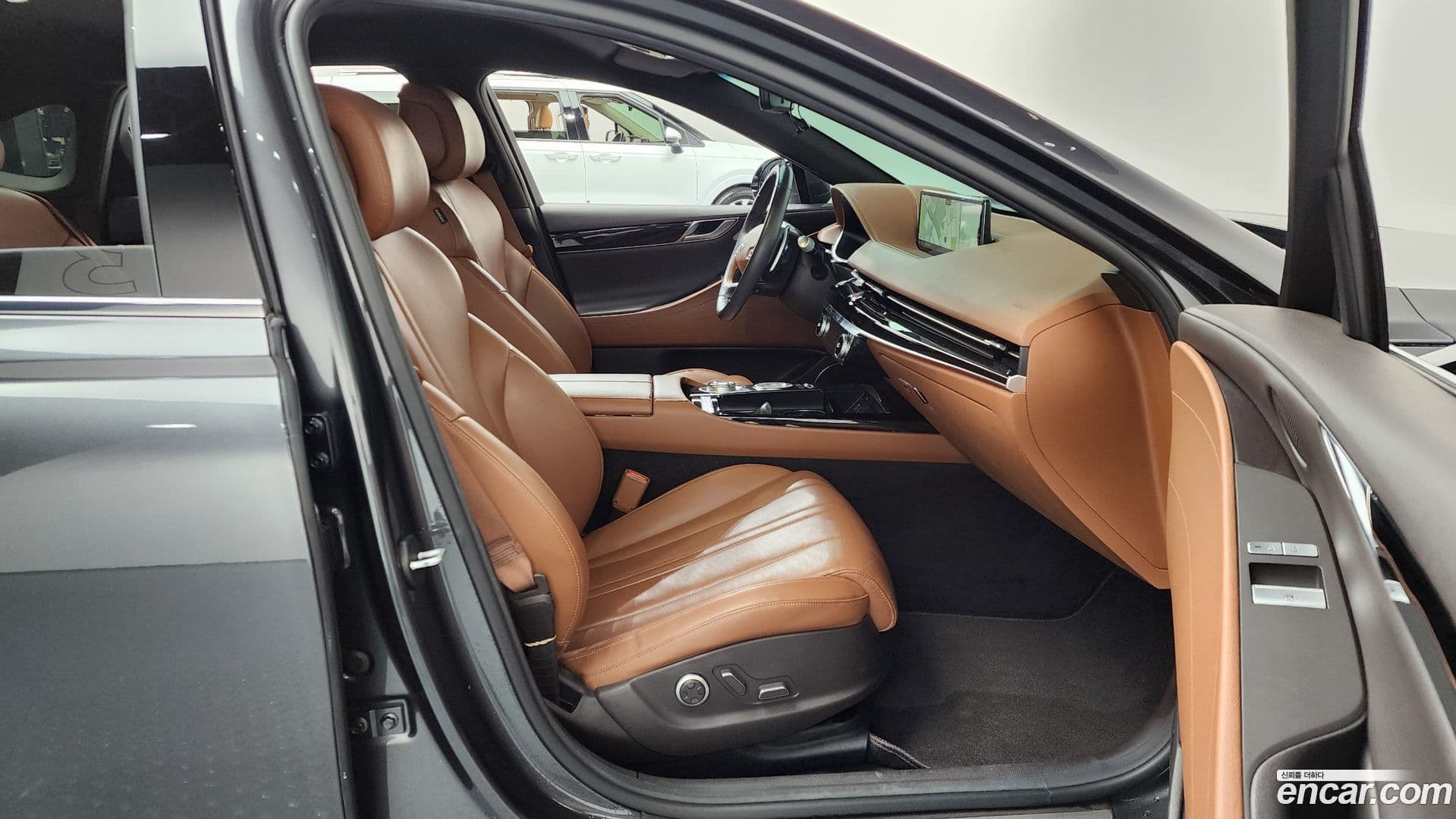 Main__Slider__Photo:G80 Genesis 2020.6-10