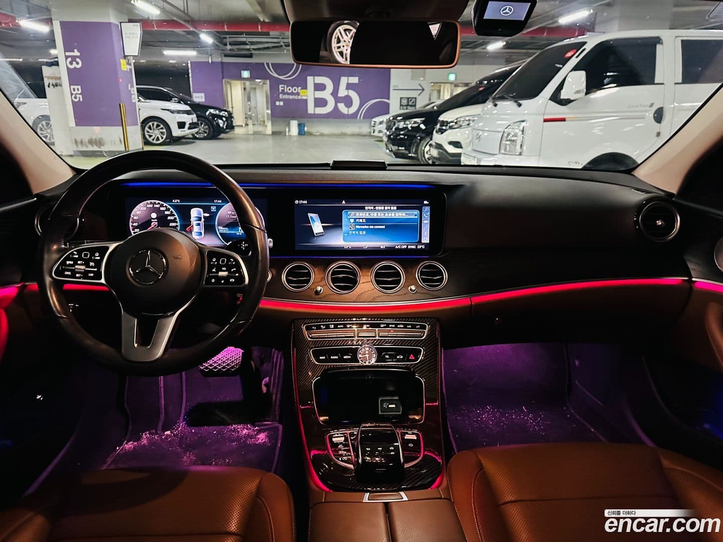 Main__Slider__Photo:E-Class Mercedes-Benz 2019.3-6