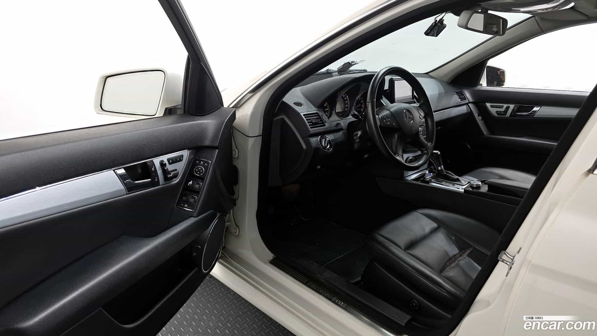 C-Class Mercedes-Benz 2010.7-INNER-010