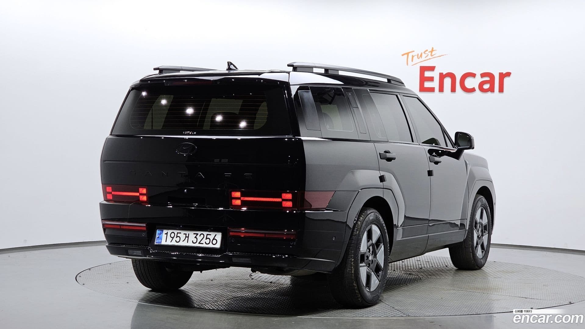 Main__Slider__Photo:Santafe Hyundai 2024.5-1