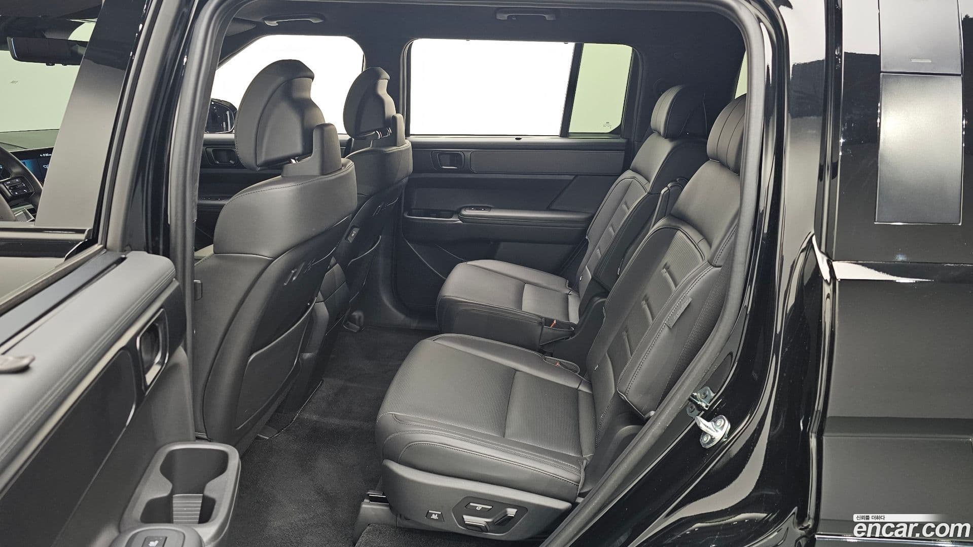 Main__Slider__Photo:Santafe Hyundai 2024.5-11