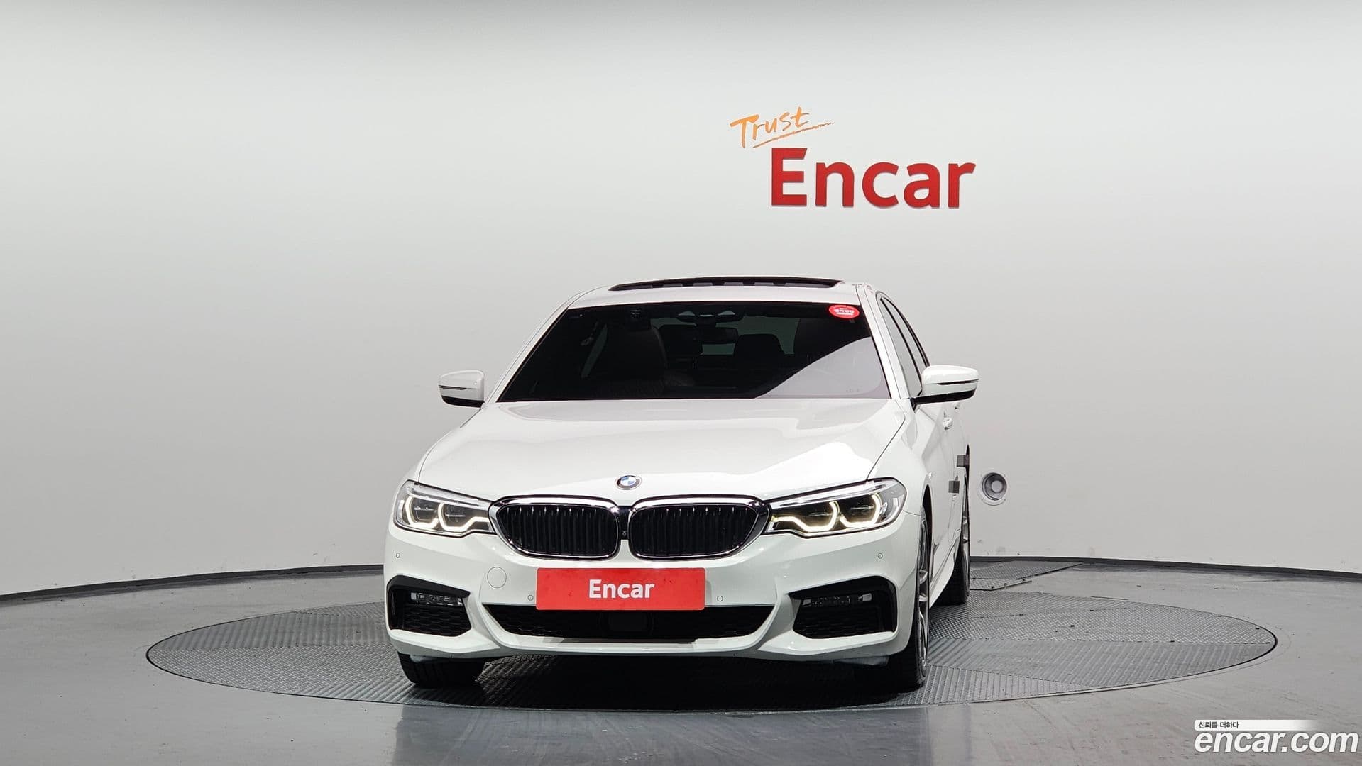 Main__Slider__Photo:5-Series BMW 2017.2-2