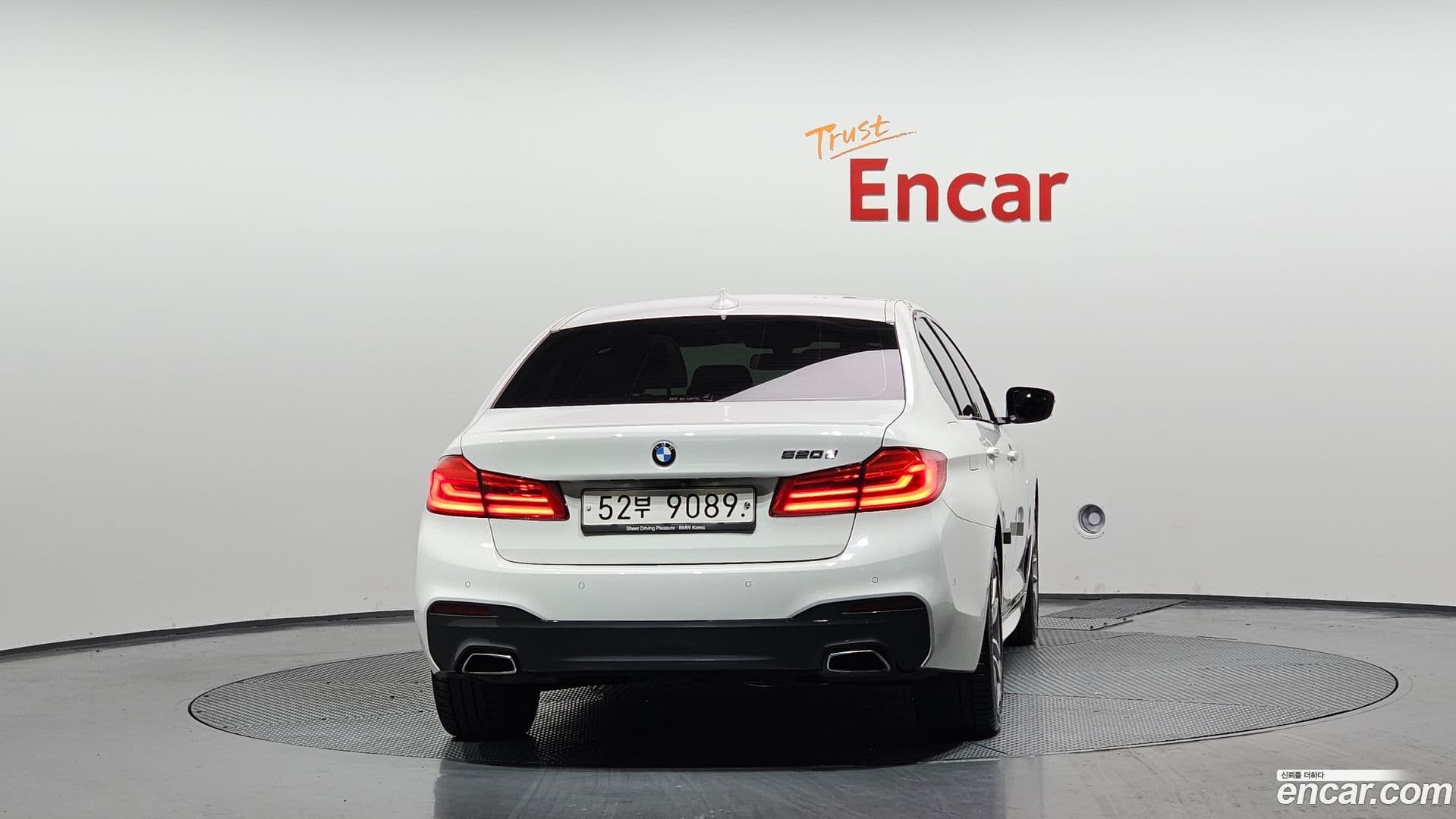 Main__Slider__Photo:5-Series BMW 2017.2-3