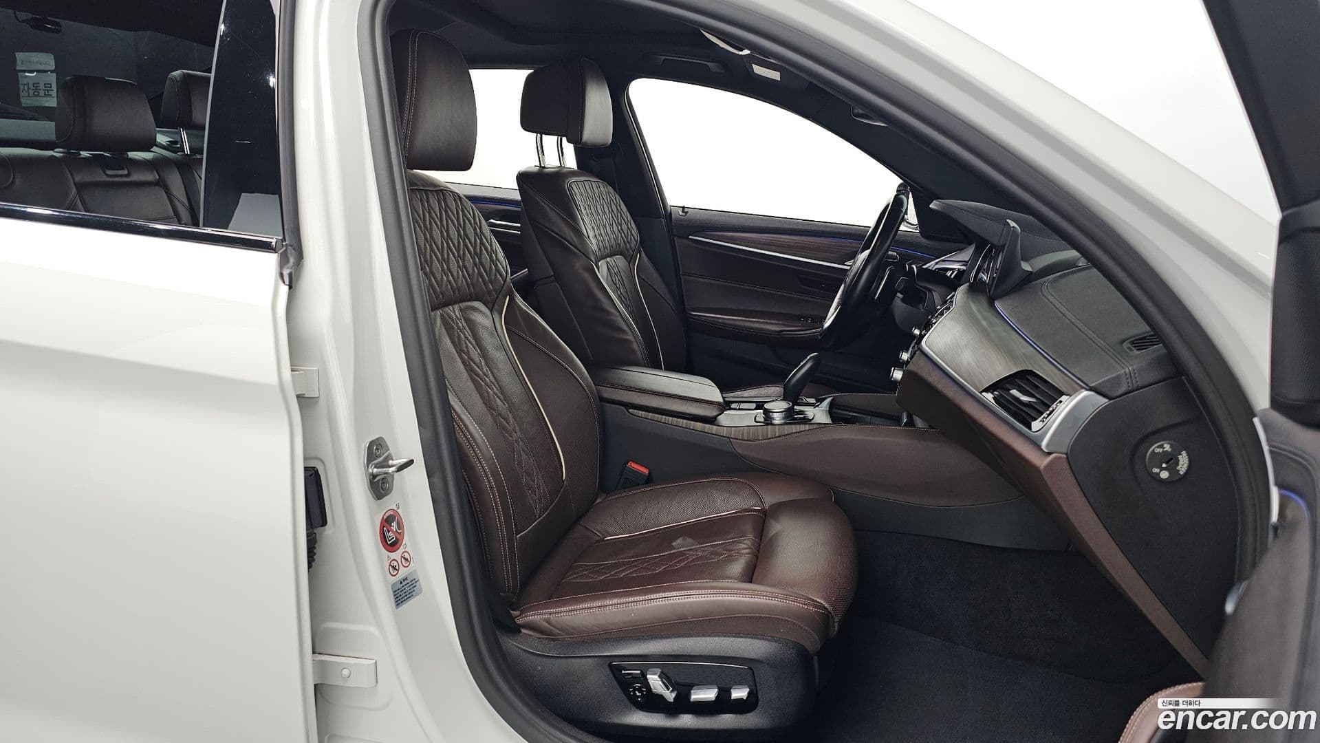 Main__Slider__Photo:5-Series BMW 2017.2-9