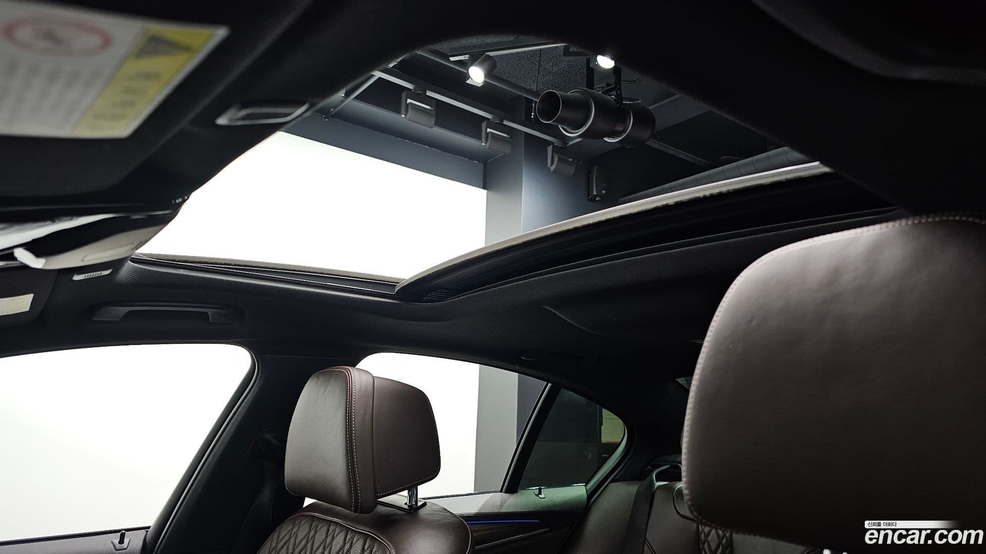 Main__Slider__Photo:5-Series BMW 2017.2-18