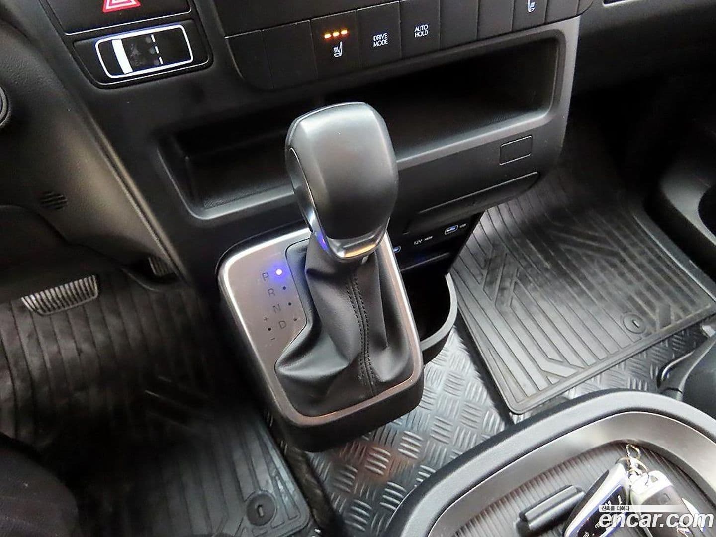 Main__Slider__Photo:Staria Hyundai 2022.4-9