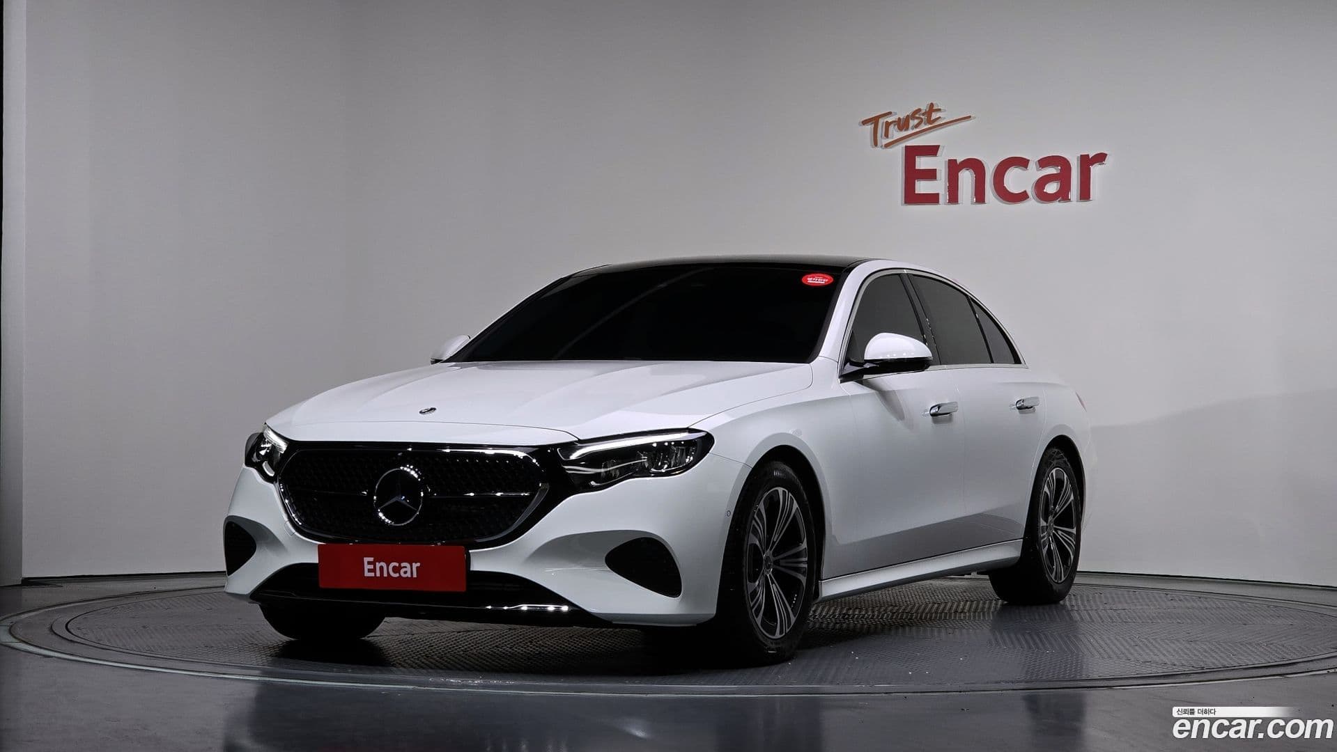 Main__Slider__Photo:E-Class Mercedes-Benz 2025.2-0