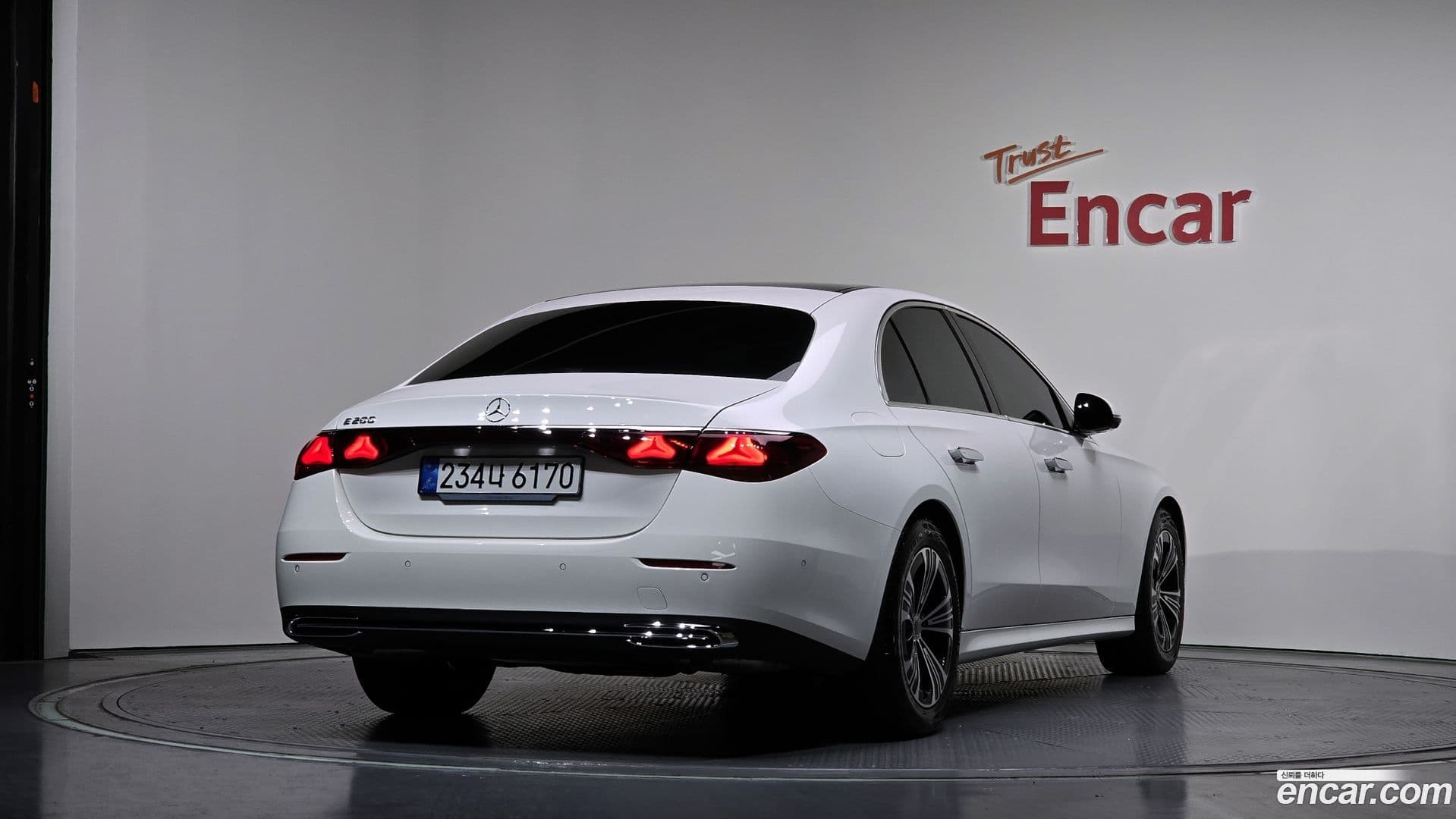 Main__Slider__Photo:E-Class Mercedes-Benz 2025.2-1