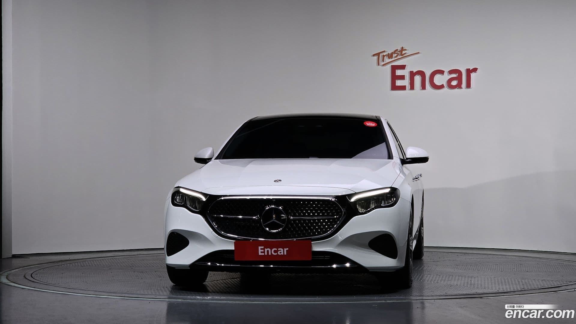 Main__Slider__Photo:E-Class Mercedes-Benz 2025.2-2