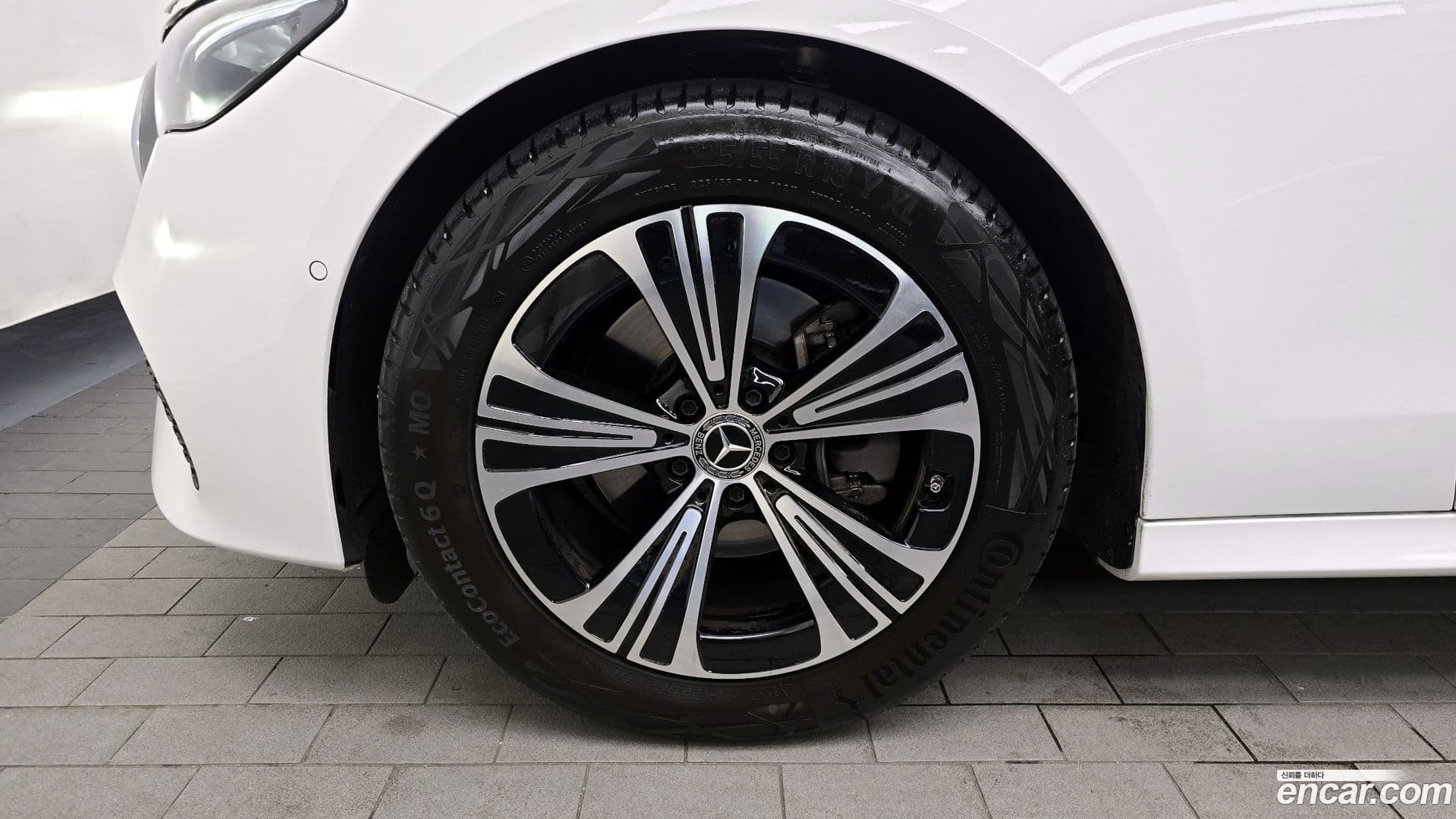 Main__Slider__Photo:E-Class Mercedes-Benz 2025.2-4