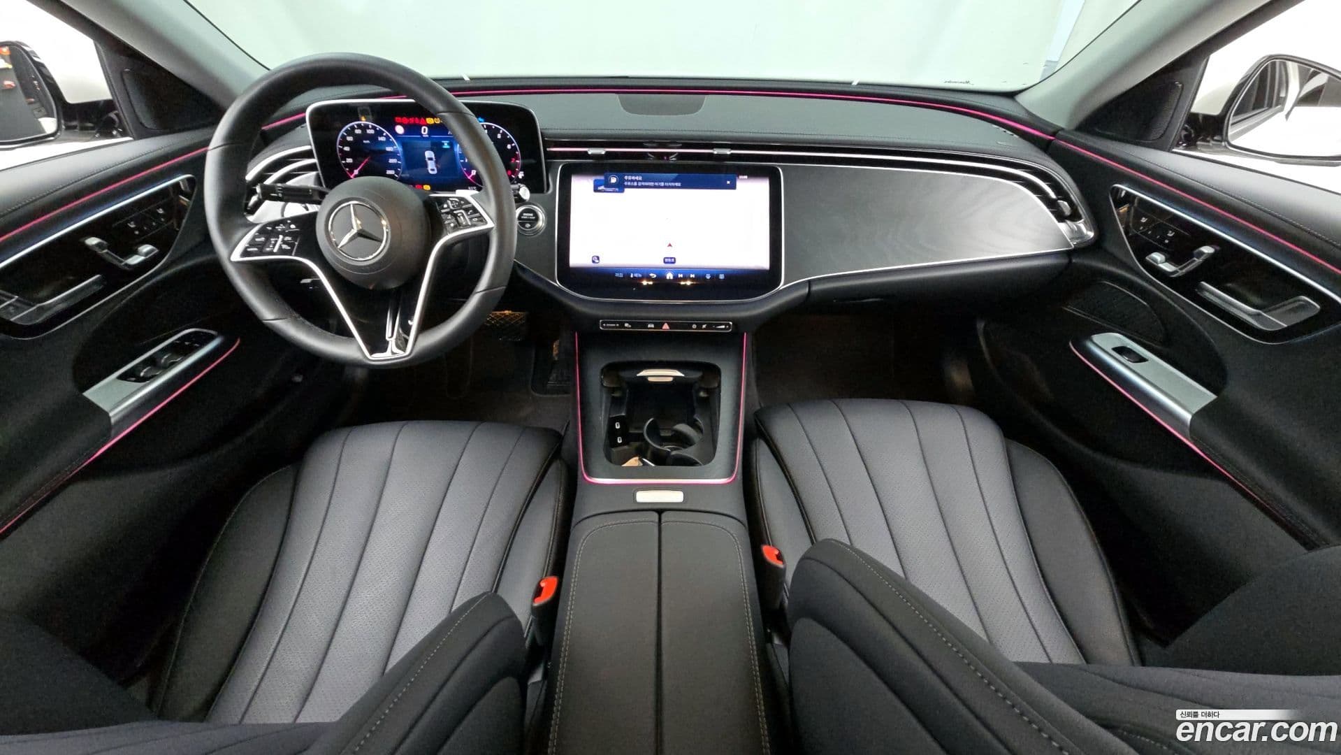 Main__Slider__Photo:E-Class Mercedes-Benz 2025.2-6