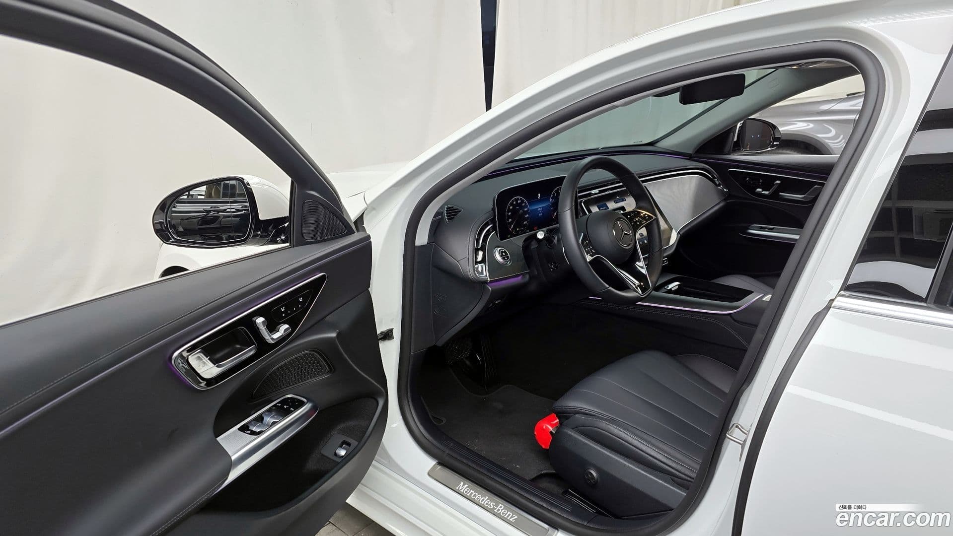 Main__Slider__Photo:E-Class Mercedes-Benz 2025.2-9