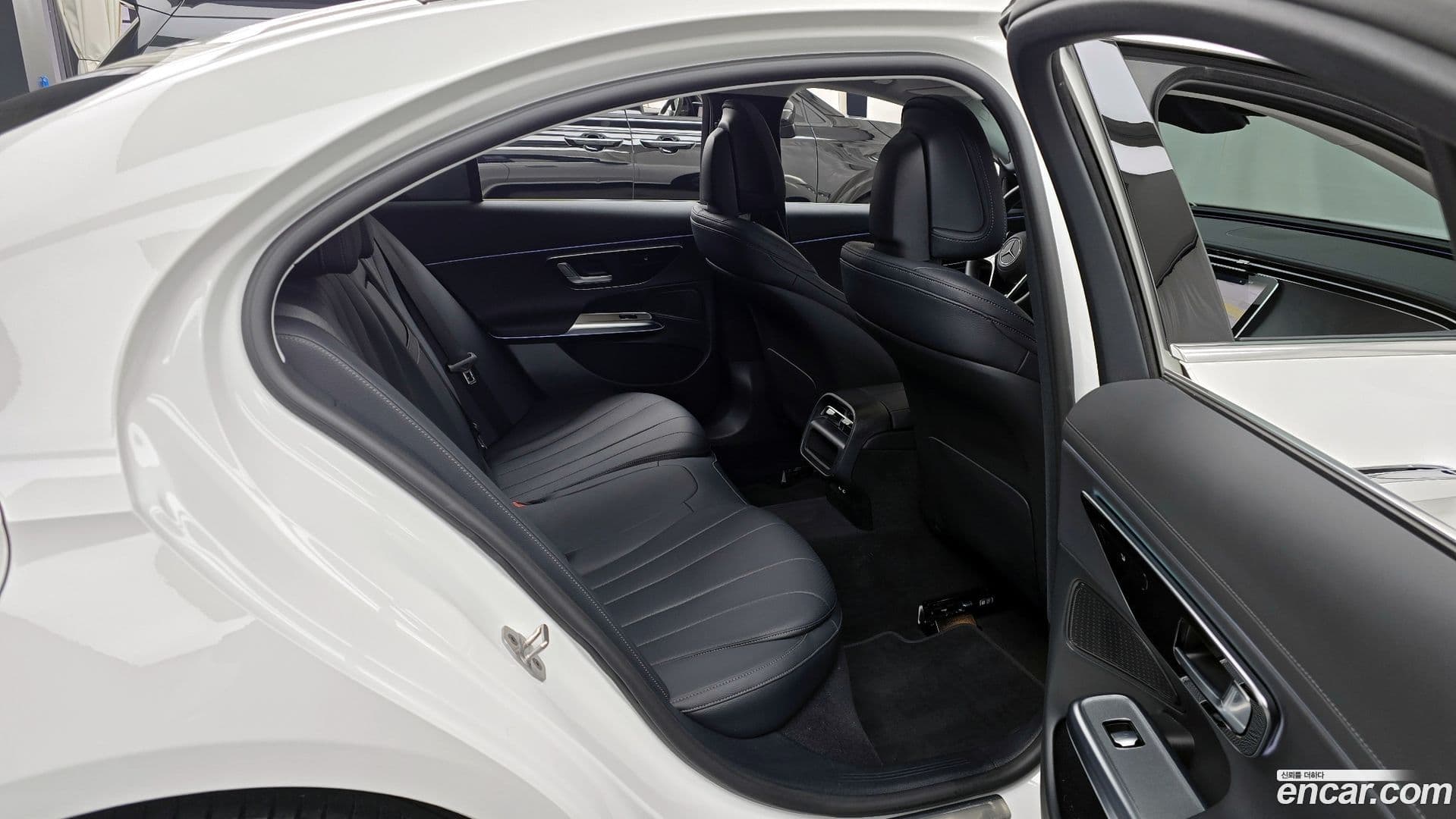 Main__Slider__Photo:E-Class Mercedes-Benz 2025.2-11