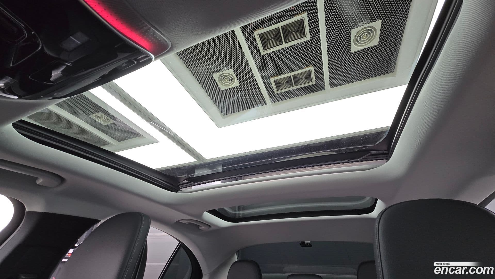 Main__Slider__Photo:E-Class Mercedes-Benz 2025.2-17