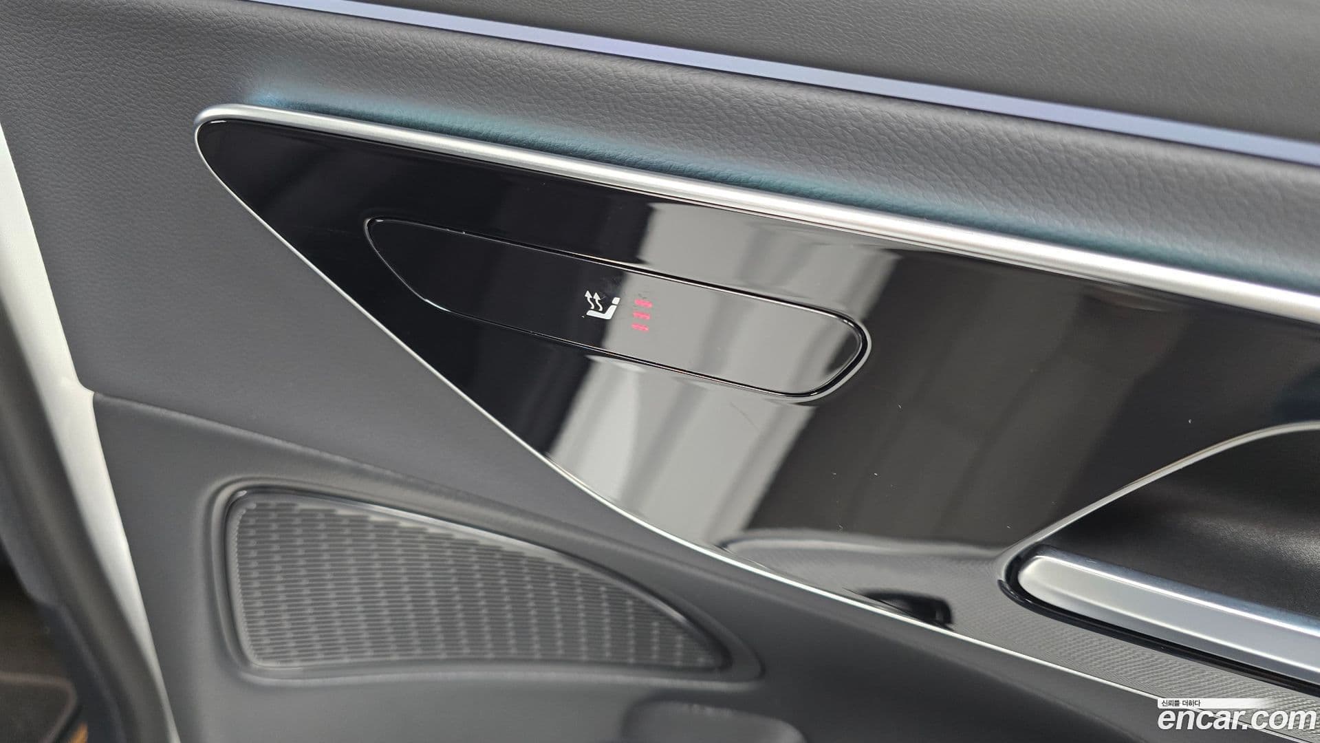 Main__Slider__Photo:E-Class Mercedes-Benz 2025.2-18