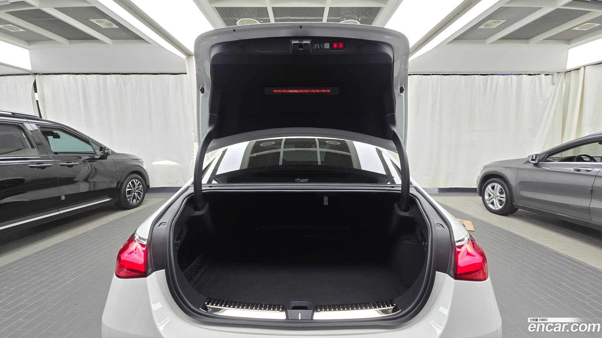 Main__Slider__Photo:E-Class Mercedes-Benz 2025.2-19