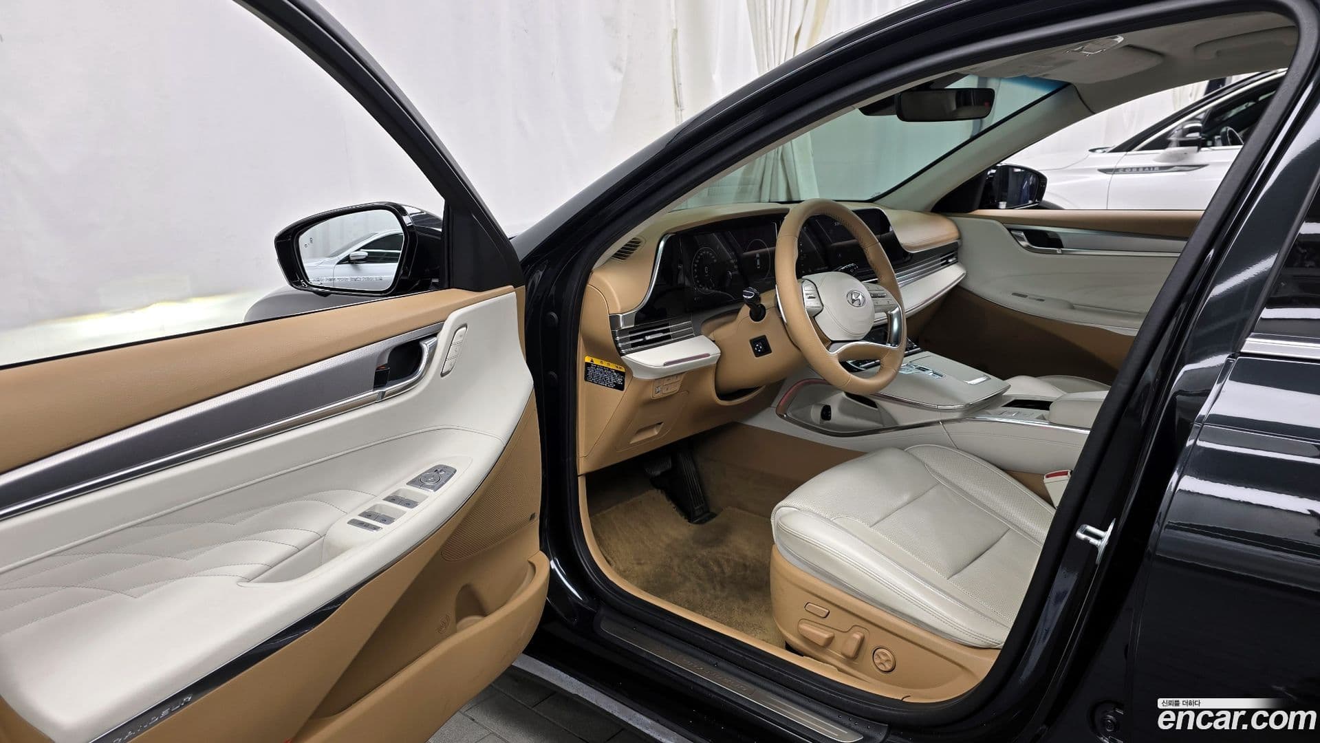 Main__Slider__Photo:Grandeur Hyundai 2020.1-9