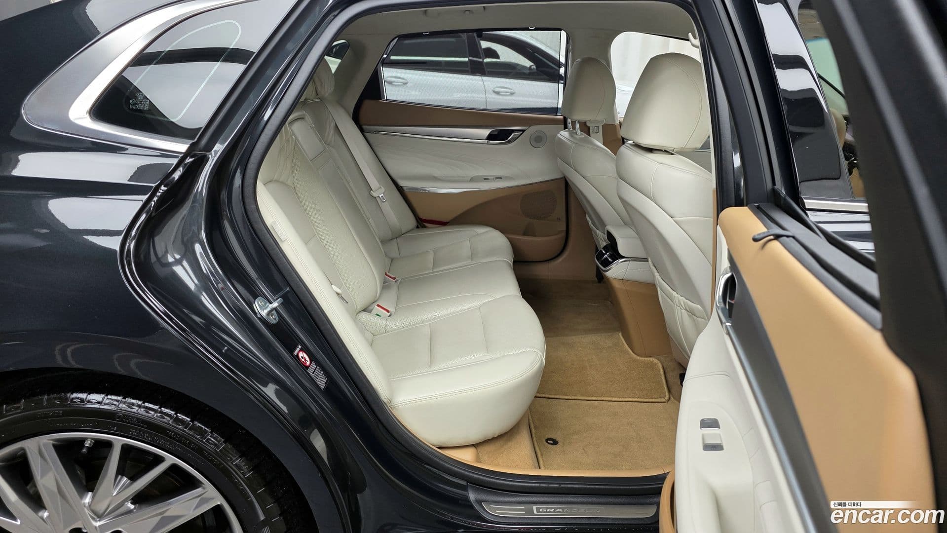 Main__Slider__Photo:Grandeur Hyundai 2020.1-11