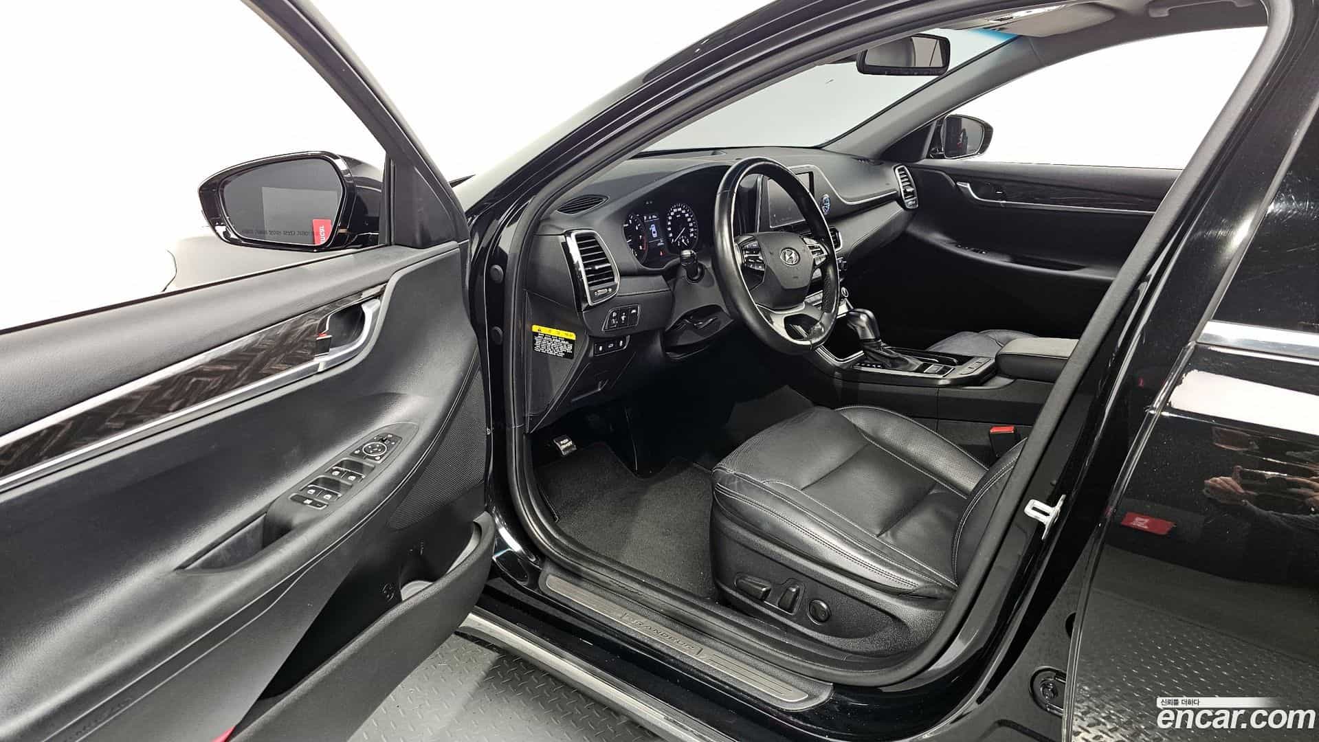 Grandeur Hyundai 2019.10-INNER-010