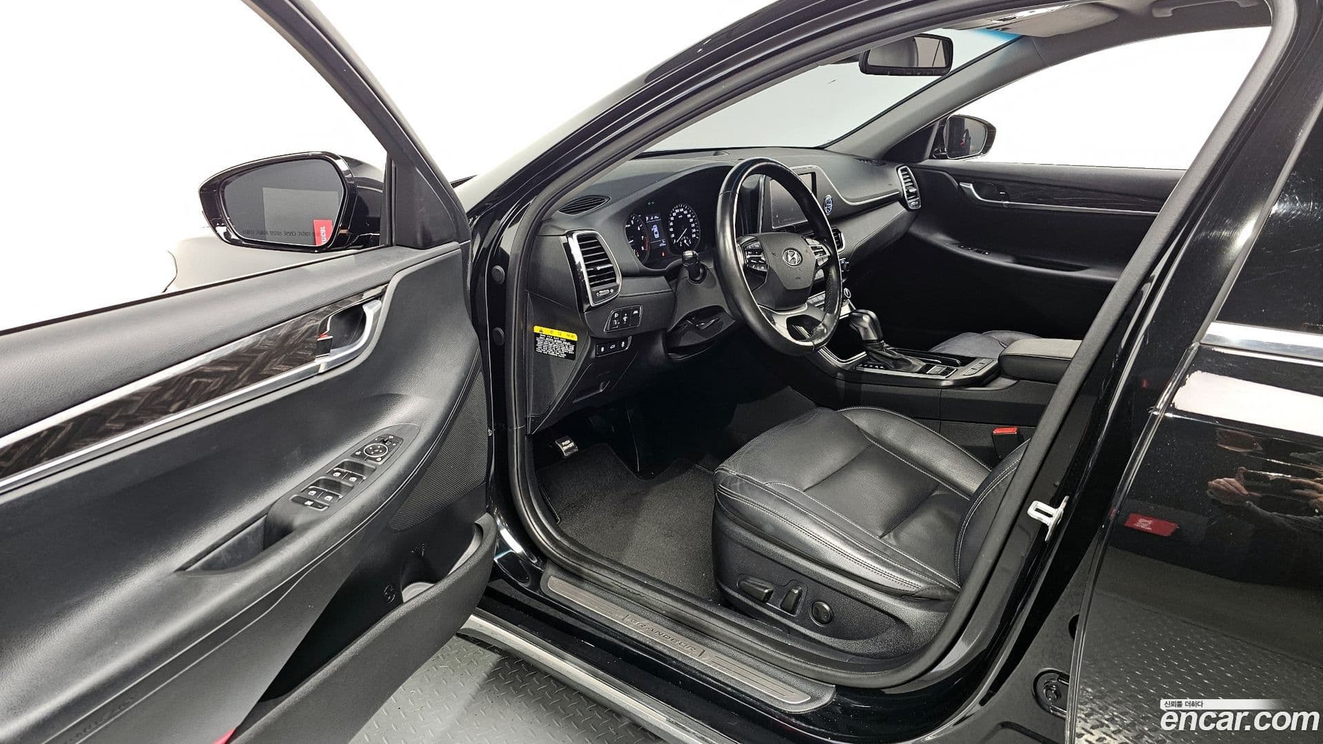 Main__Slider__Photo:Grandeur Hyundai 2019.10-9