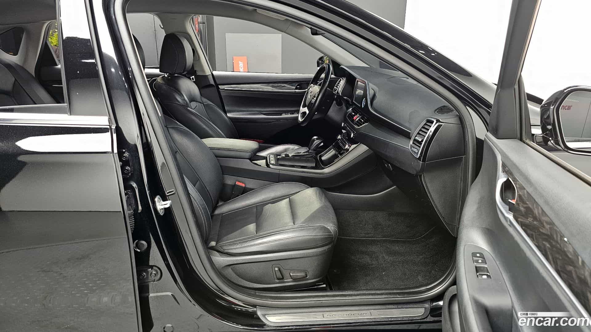 Grandeur Hyundai 2019.10-OPTION-015