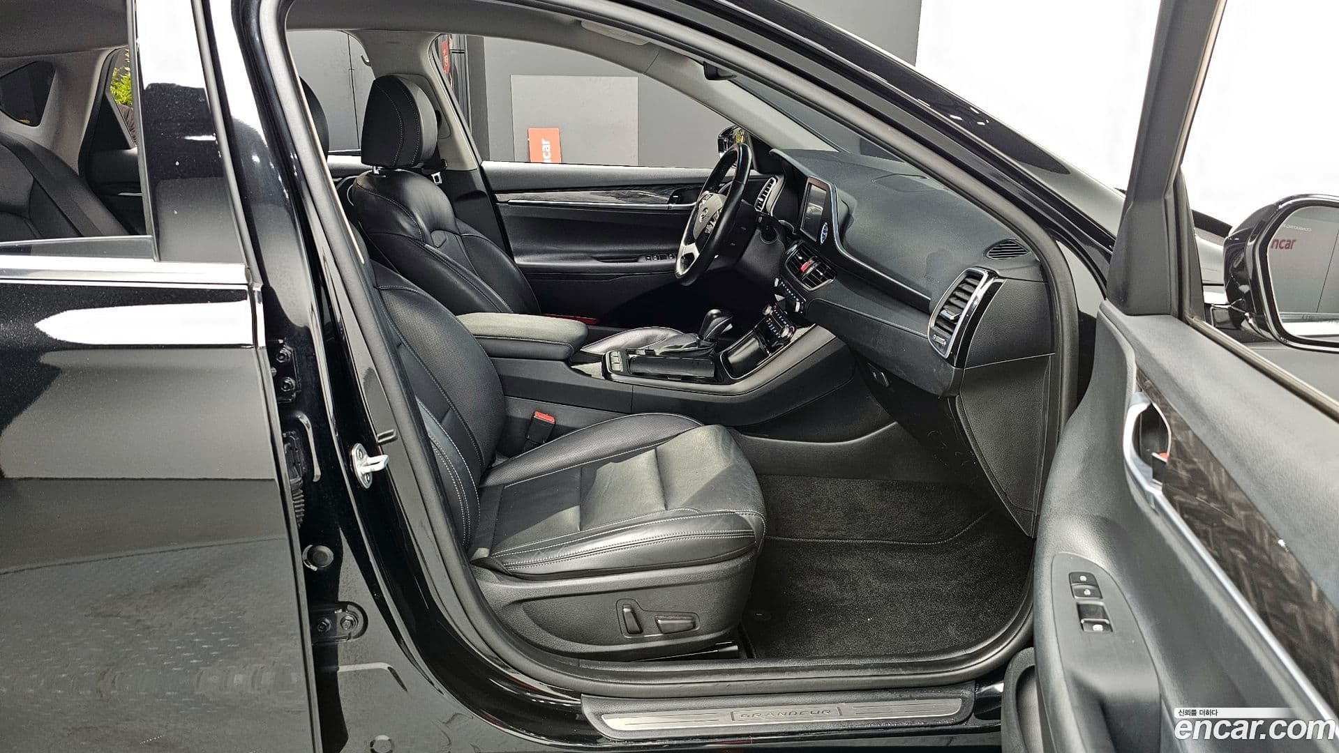 Main__Slider__Photo:Grandeur Hyundai 2019.10-10