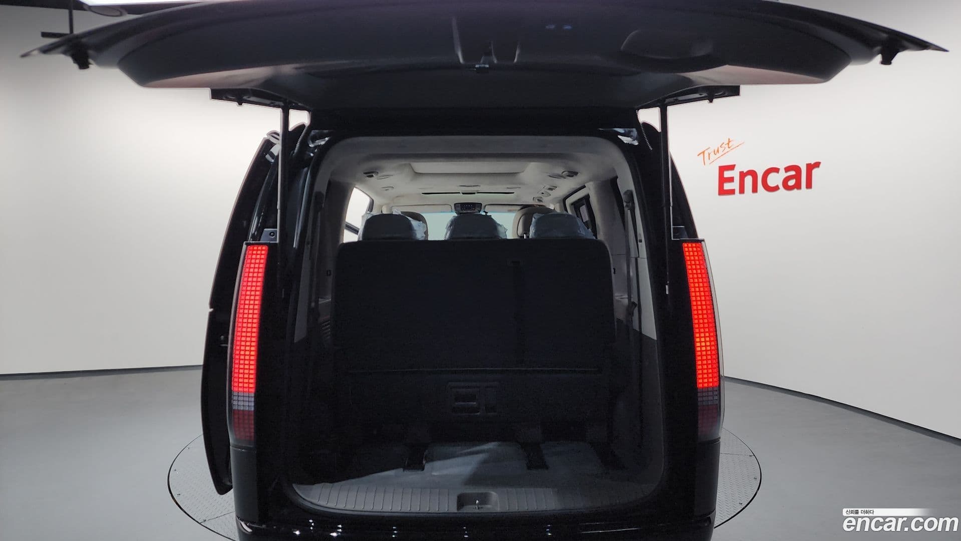 Main__Slider__Photo:Staria Hyundai 2023.11-19