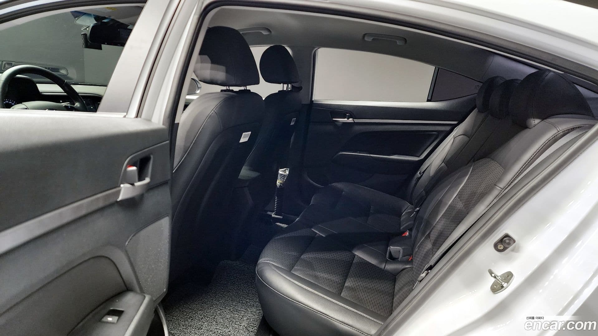 Main__Slider__Photo:AVANTE Hyundai 2019.3-12