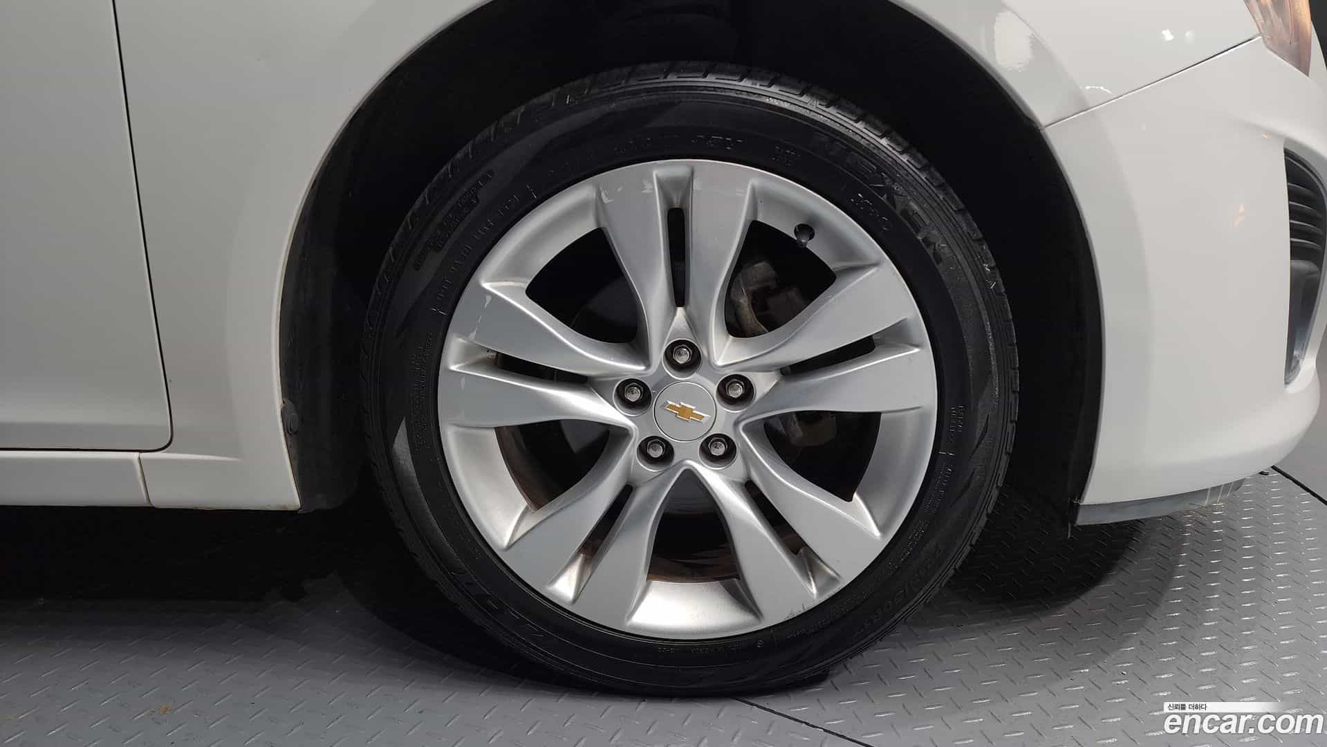 Cruze Chevrolet 2013.11-OUTER-005