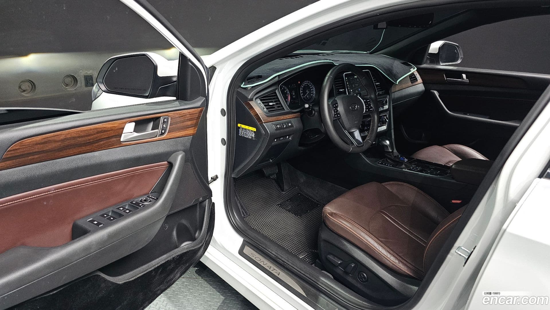 Main__Slider__Photo:Sonata Hyundai 2017.4-10