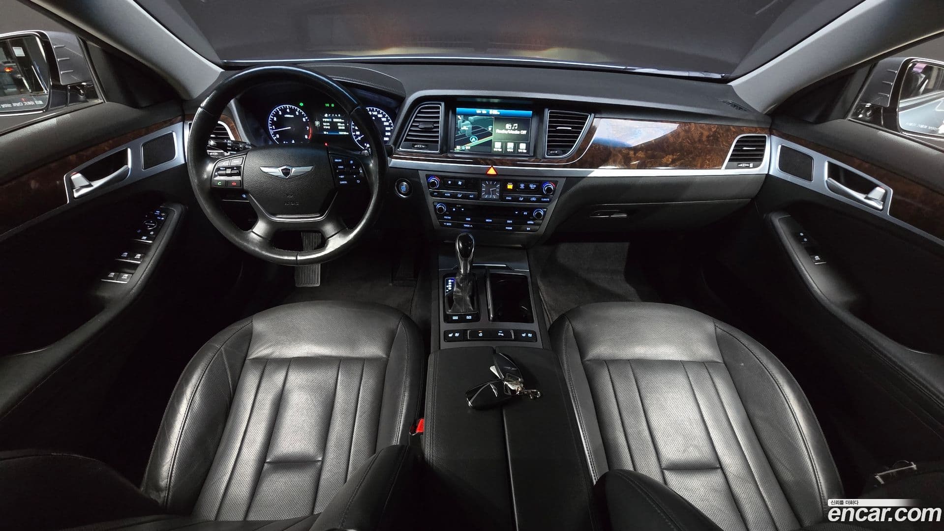 Main__Slider__Photo:Genesis Hyundai 2015.3-6