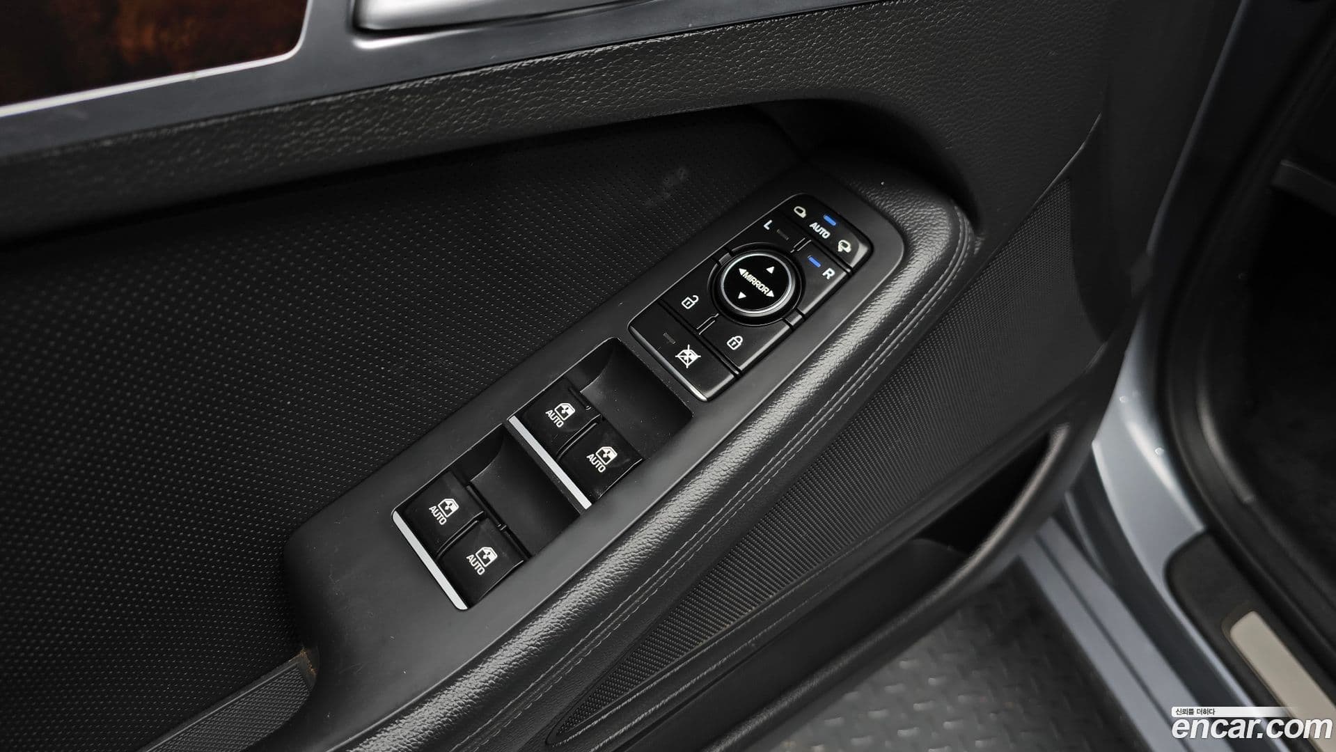 Main__Slider__Photo:Genesis Hyundai 2015.3-16