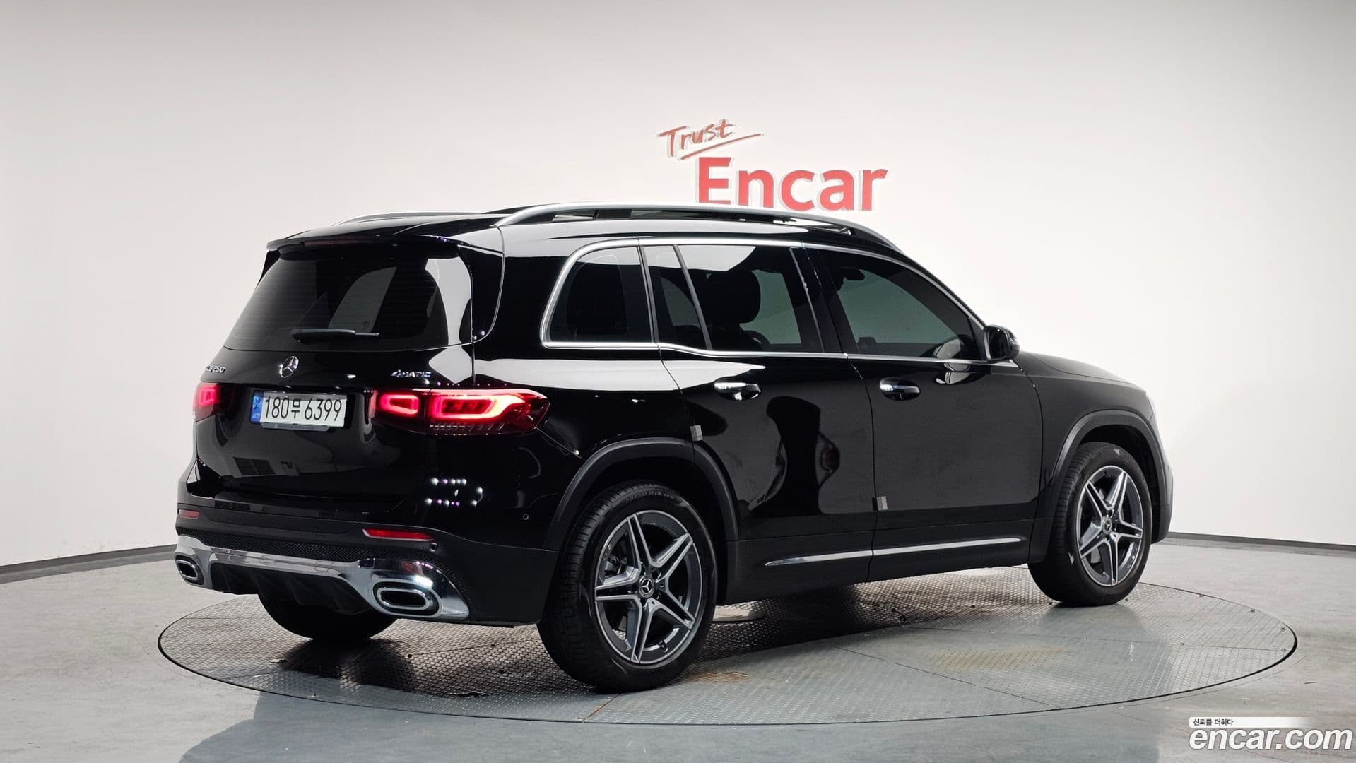 Main__Slider__Photo:GLB-Class Mercedes-Benz 2022.11-1