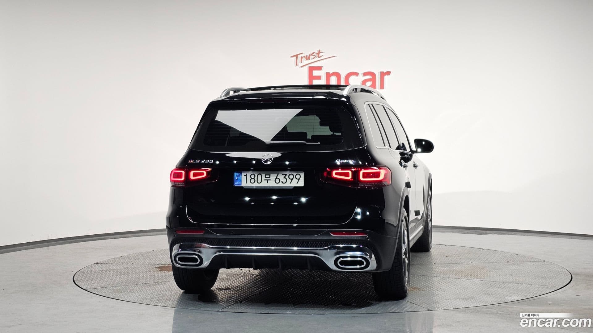 Main__Slider__Photo:GLB-Class Mercedes-Benz 2022.11-3