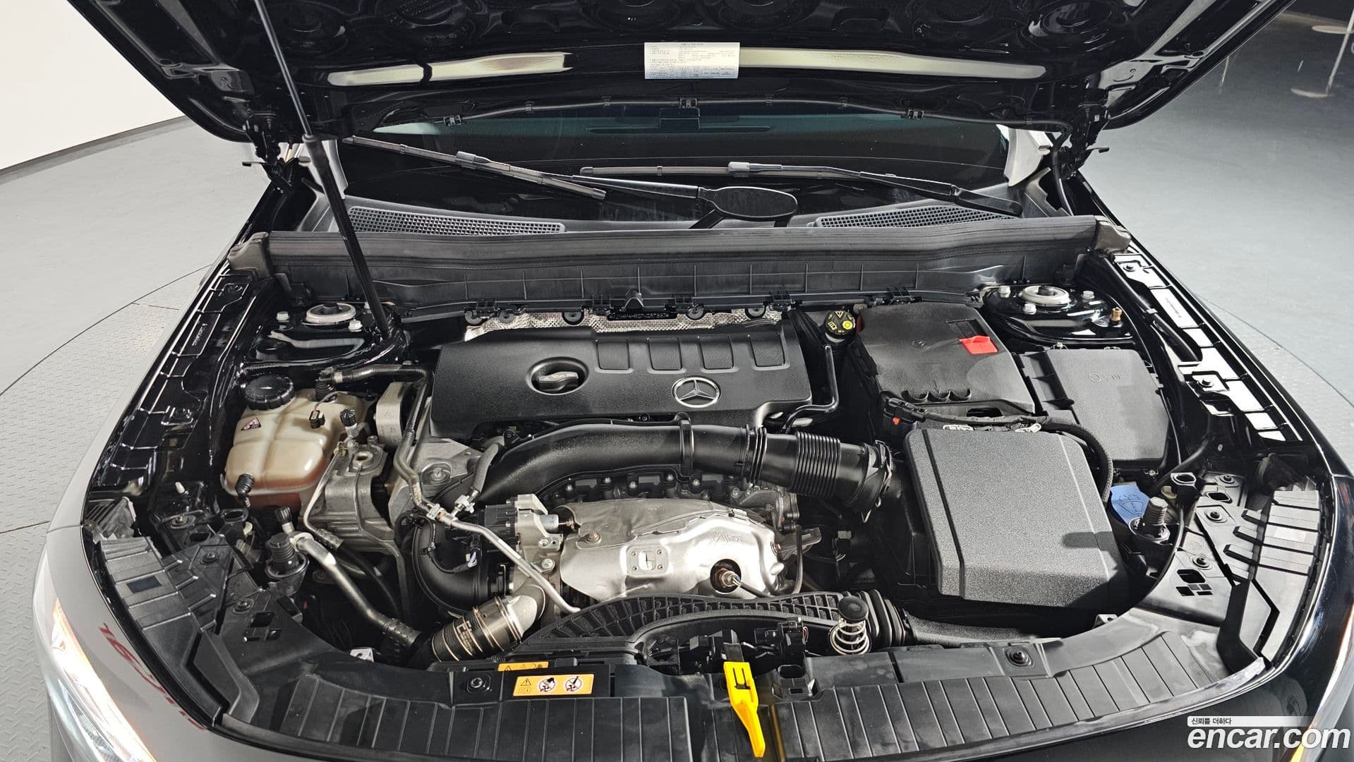 Main__Slider__Photo:GLB-Class Mercedes-Benz 2022.11-5