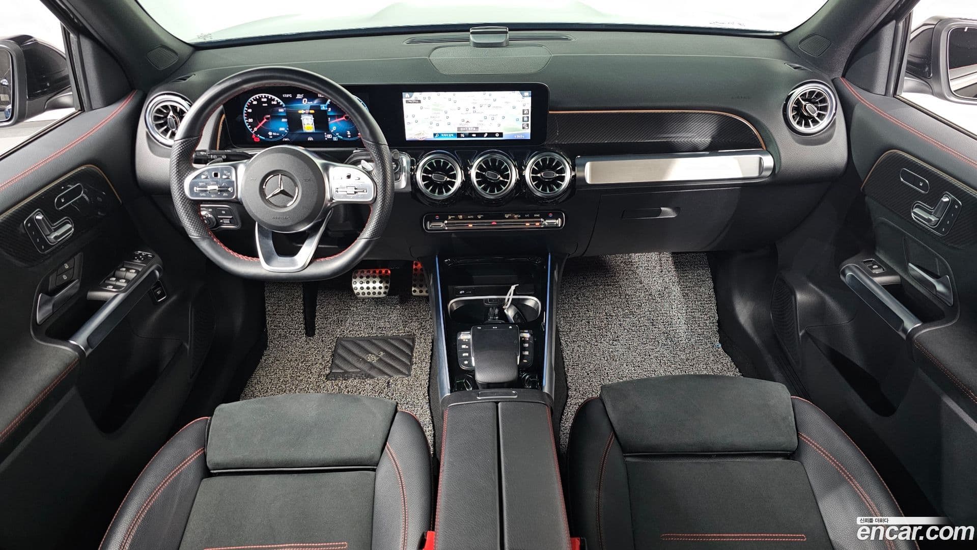 Main__Slider__Photo:GLB-Class Mercedes-Benz 2022.11-6