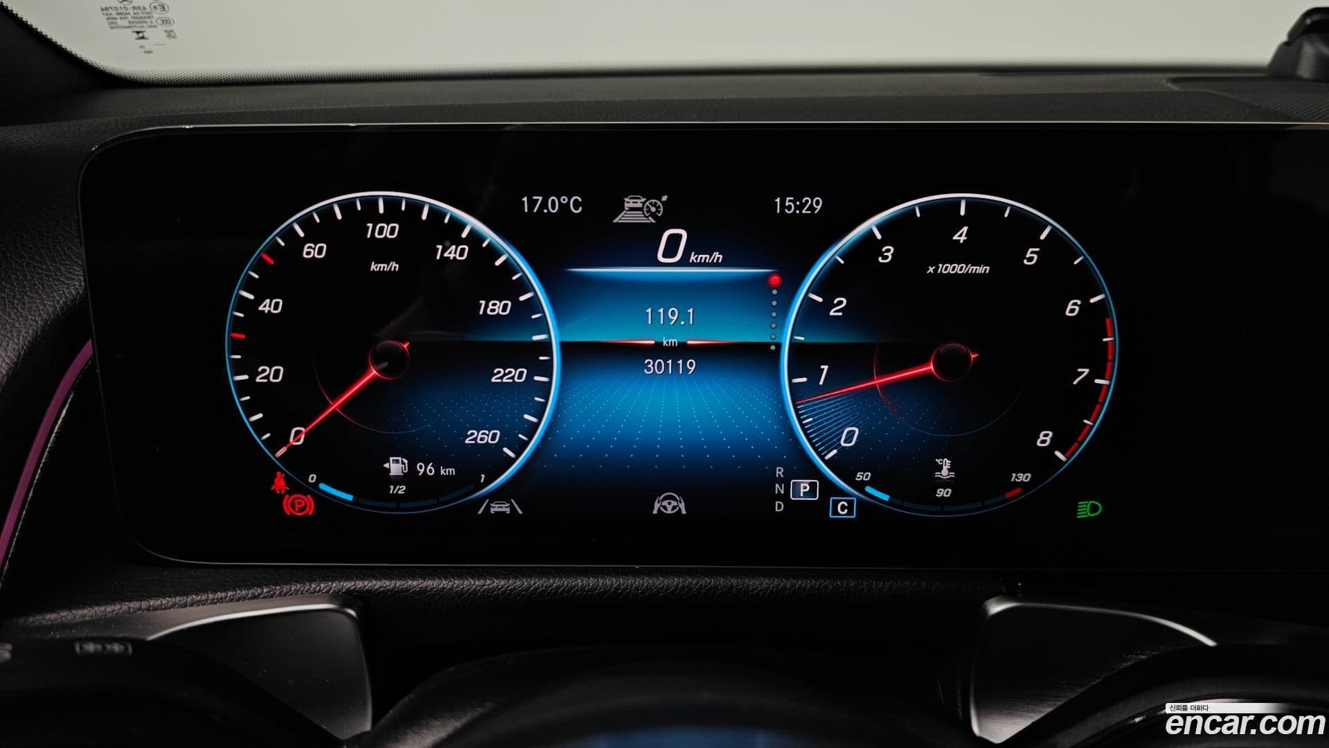 Main__Slider__Photo:GLB-Class Mercedes-Benz 2022.11-7