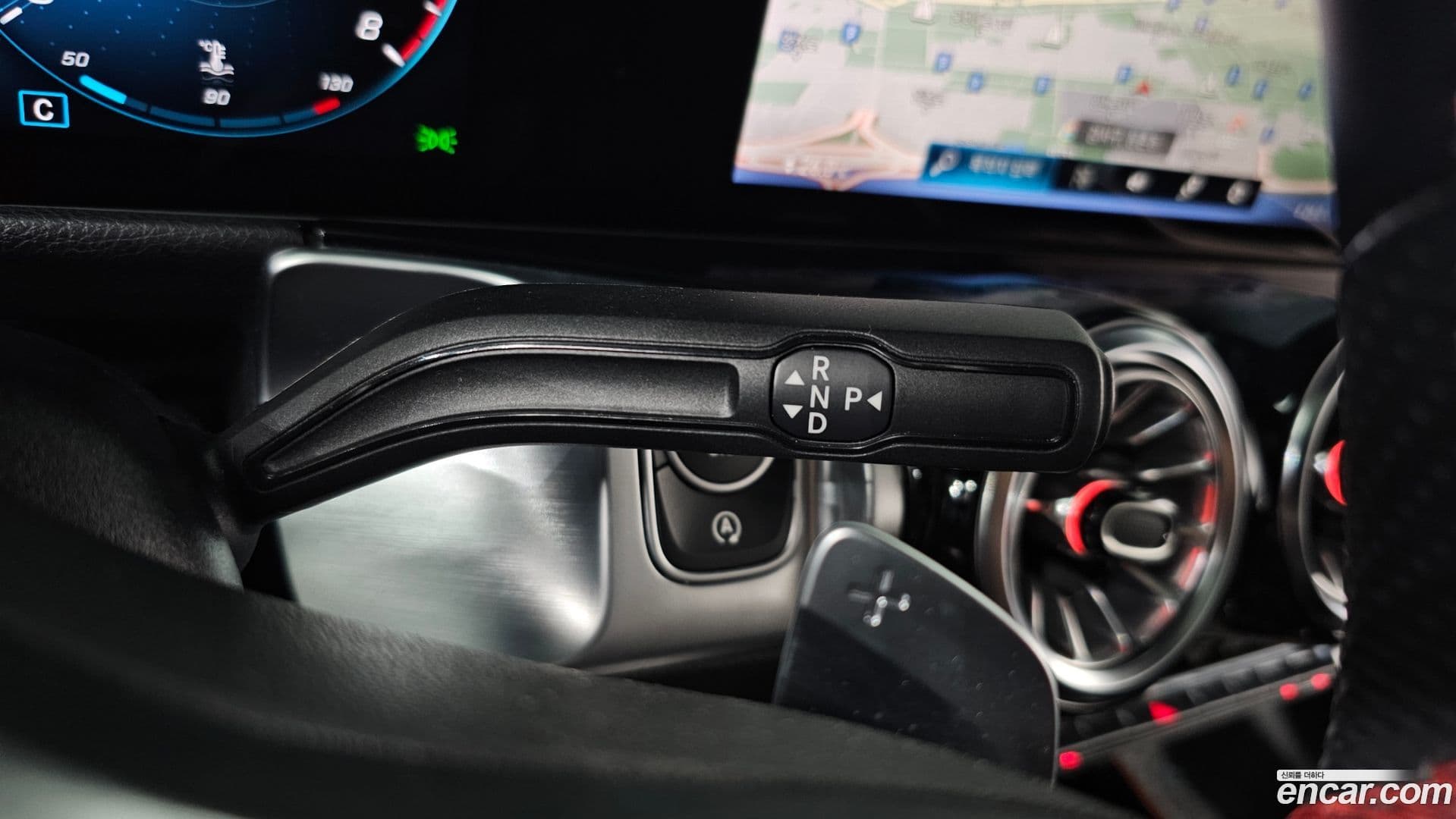 Main__Slider__Photo:GLB-Class Mercedes-Benz 2022.11-8