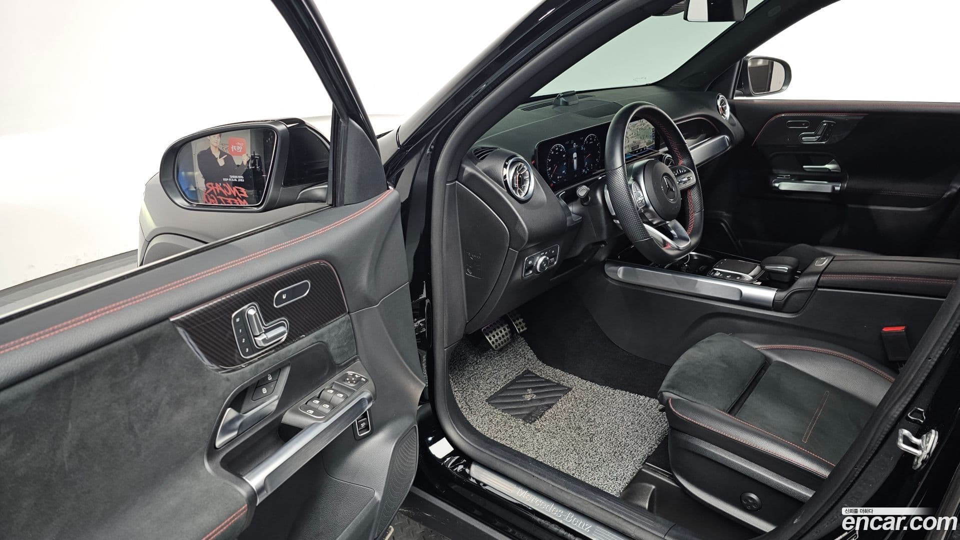 Main__Slider__Photo:GLB-Class Mercedes-Benz 2022.11-10