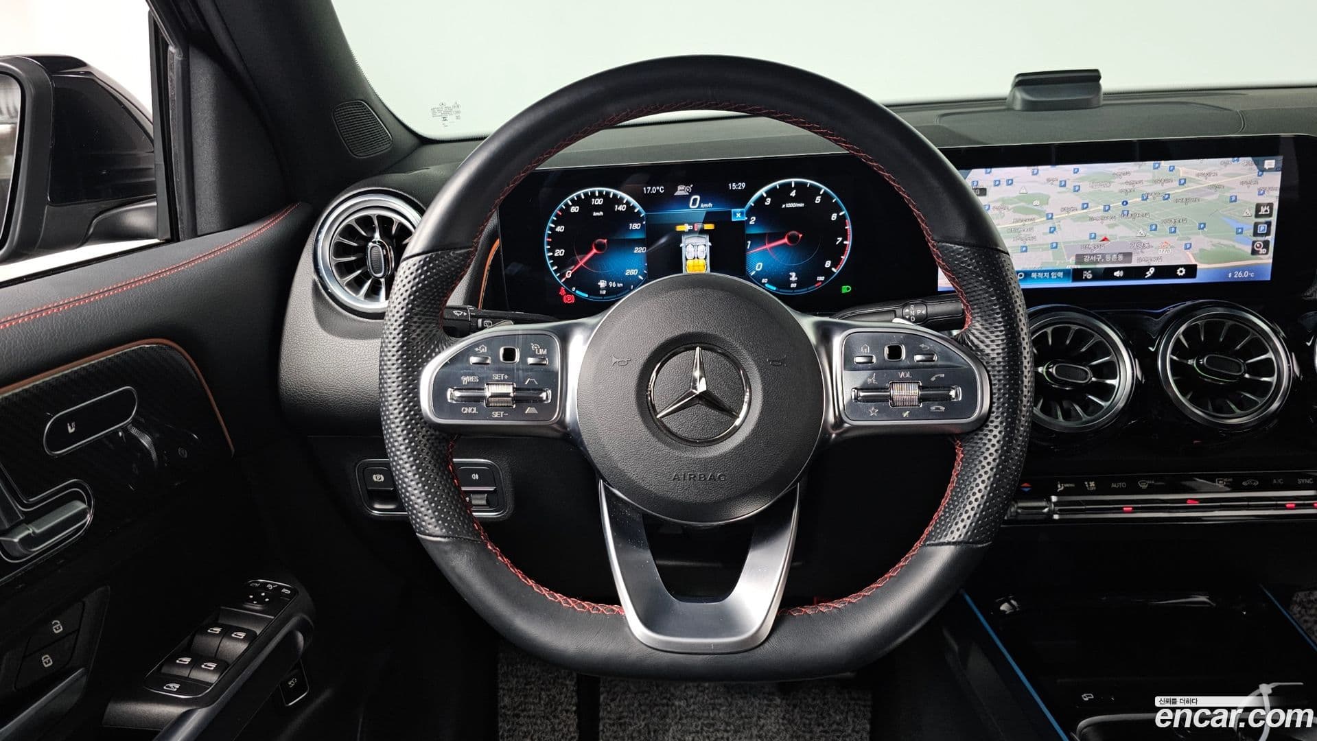 Main__Slider__Photo:GLB-Class Mercedes-Benz 2022.11-12