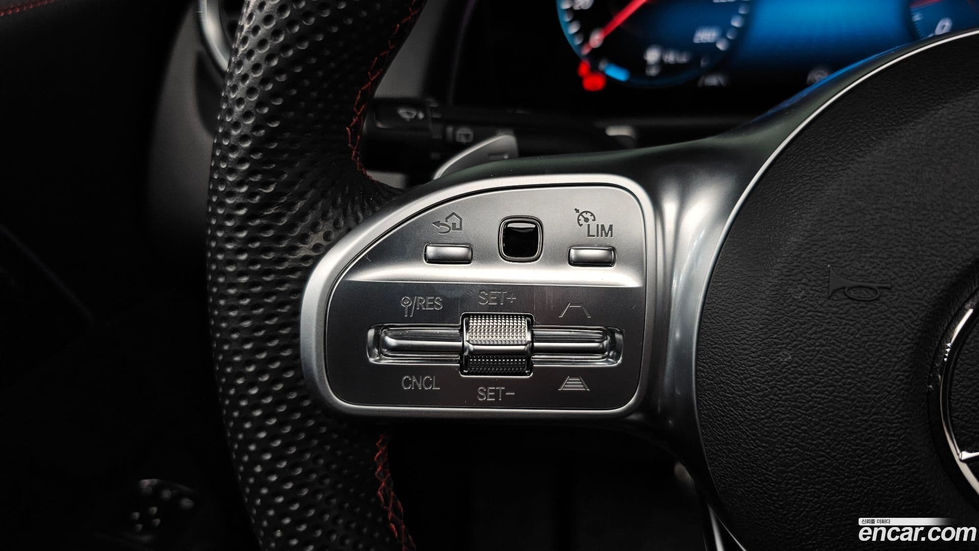 Main__Slider__Photo:GLB-Class Mercedes-Benz 2022.11-16