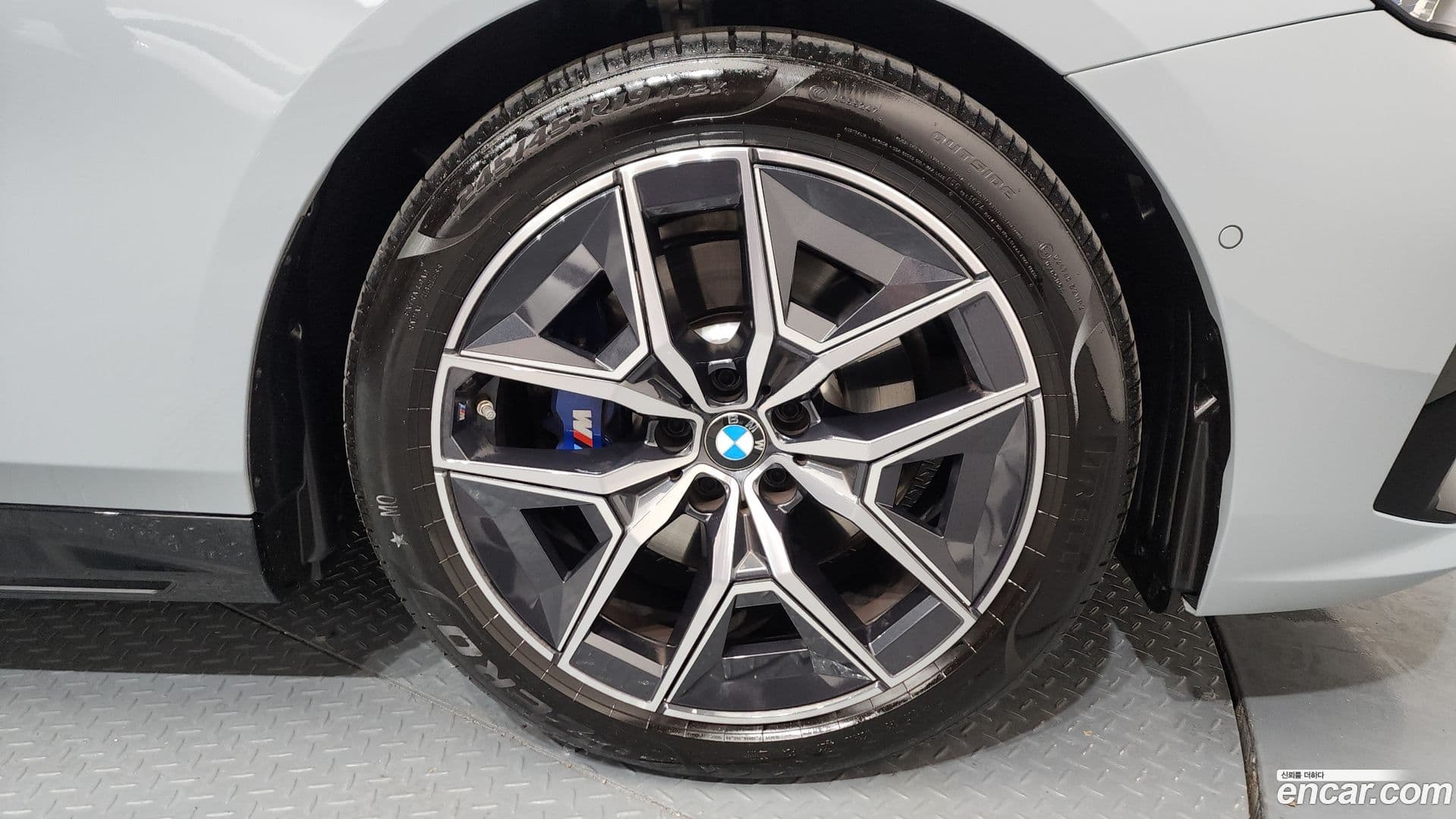 Main__Slider__Photo:5-Series BMW 2024.3-4