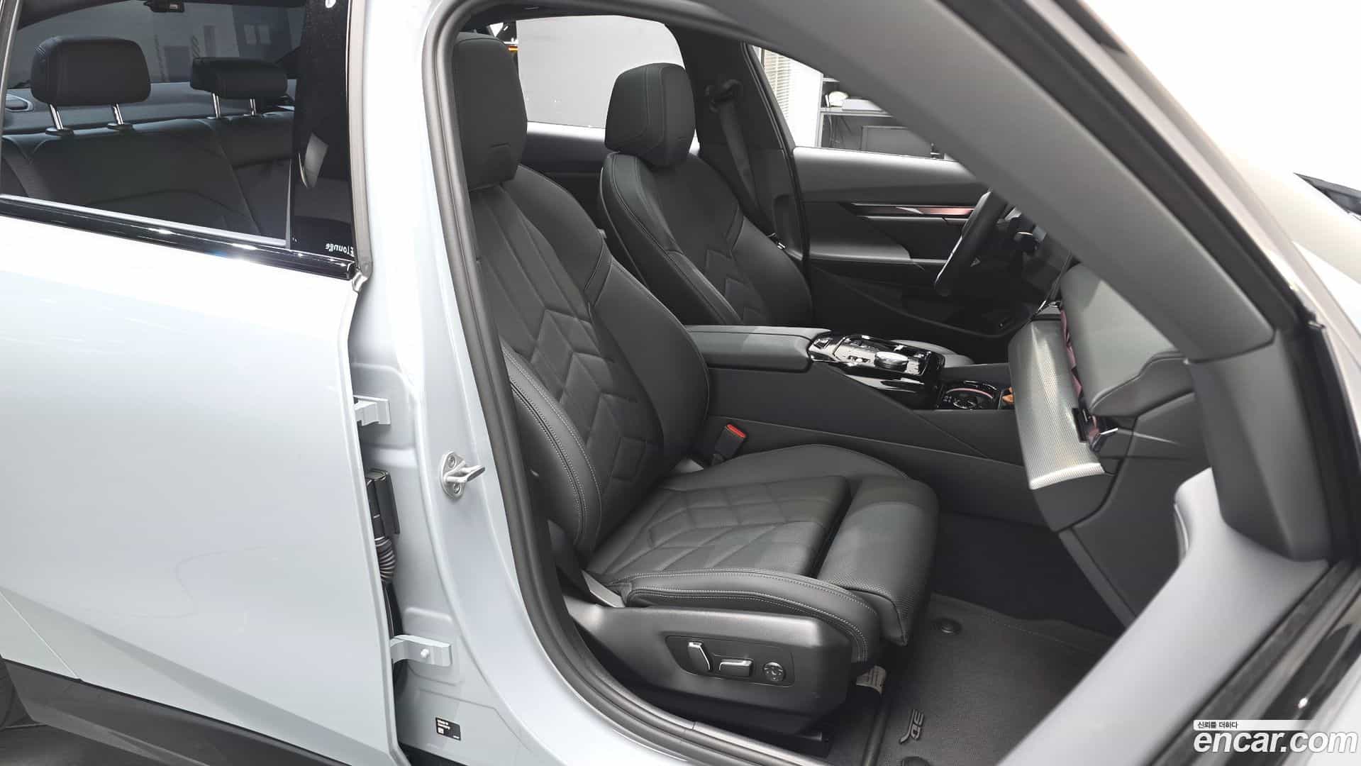 5-Series BMW 2025.0-INNER-010