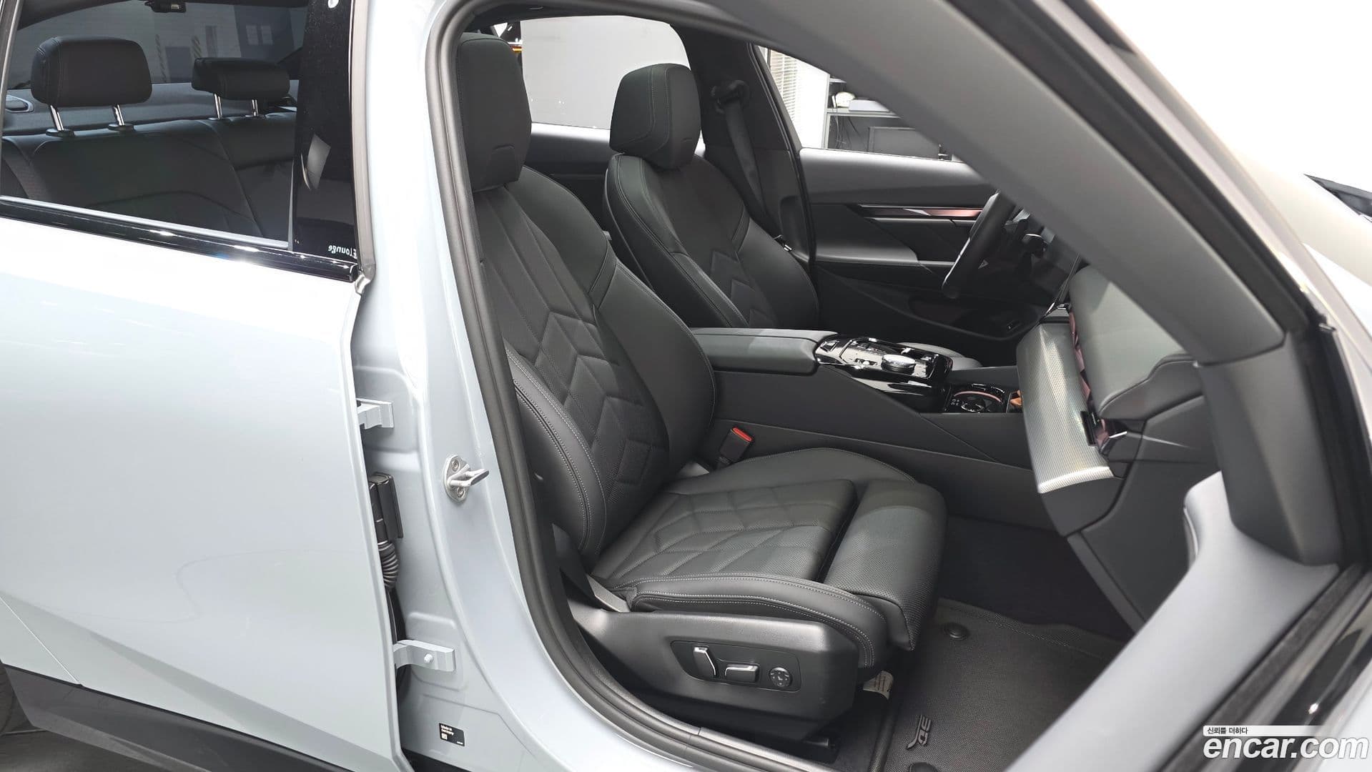 Main__Slider__Photo:5-Series BMW 2025.0-9