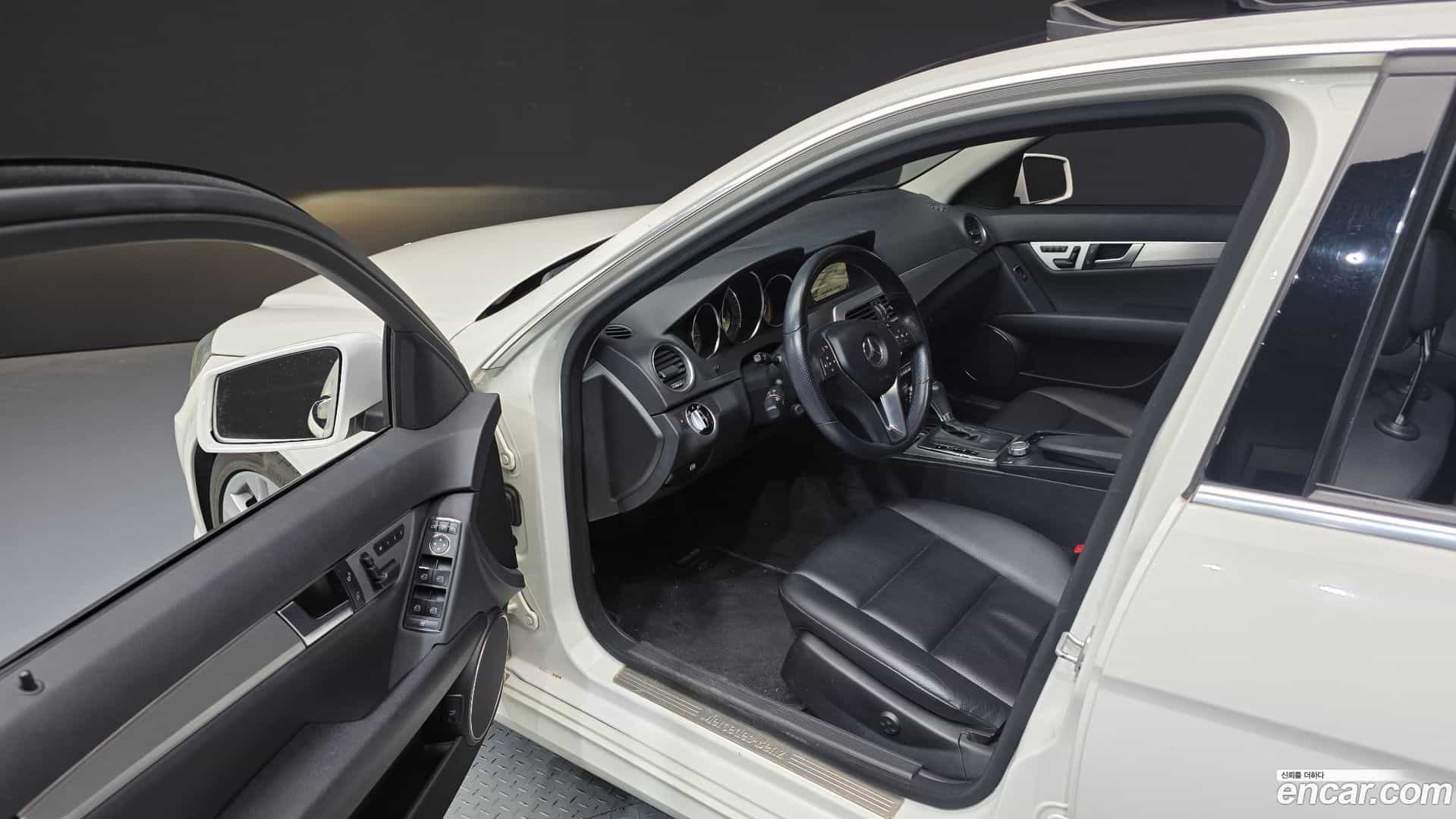 C-Class Mercedes-Benz 2011.6-INNER-010