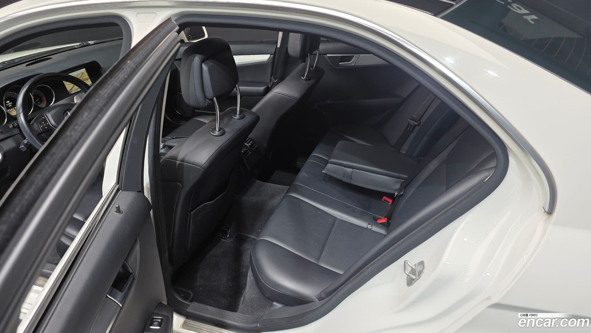 Main__Slider__Photo:C-Class Mercedes-Benz 2011.6-10